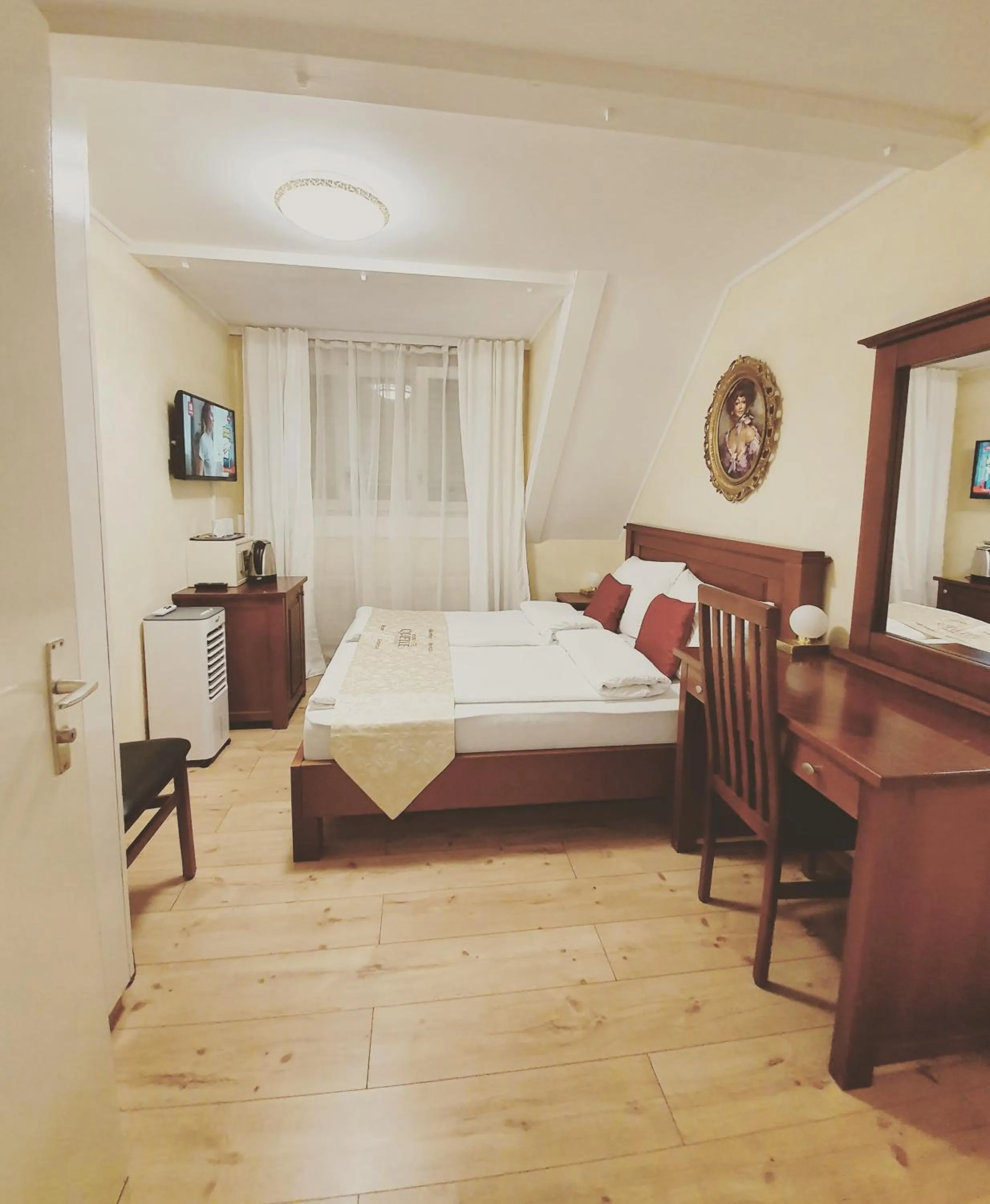 Photo of the whole room, Bed in Esos Hotel Quelle