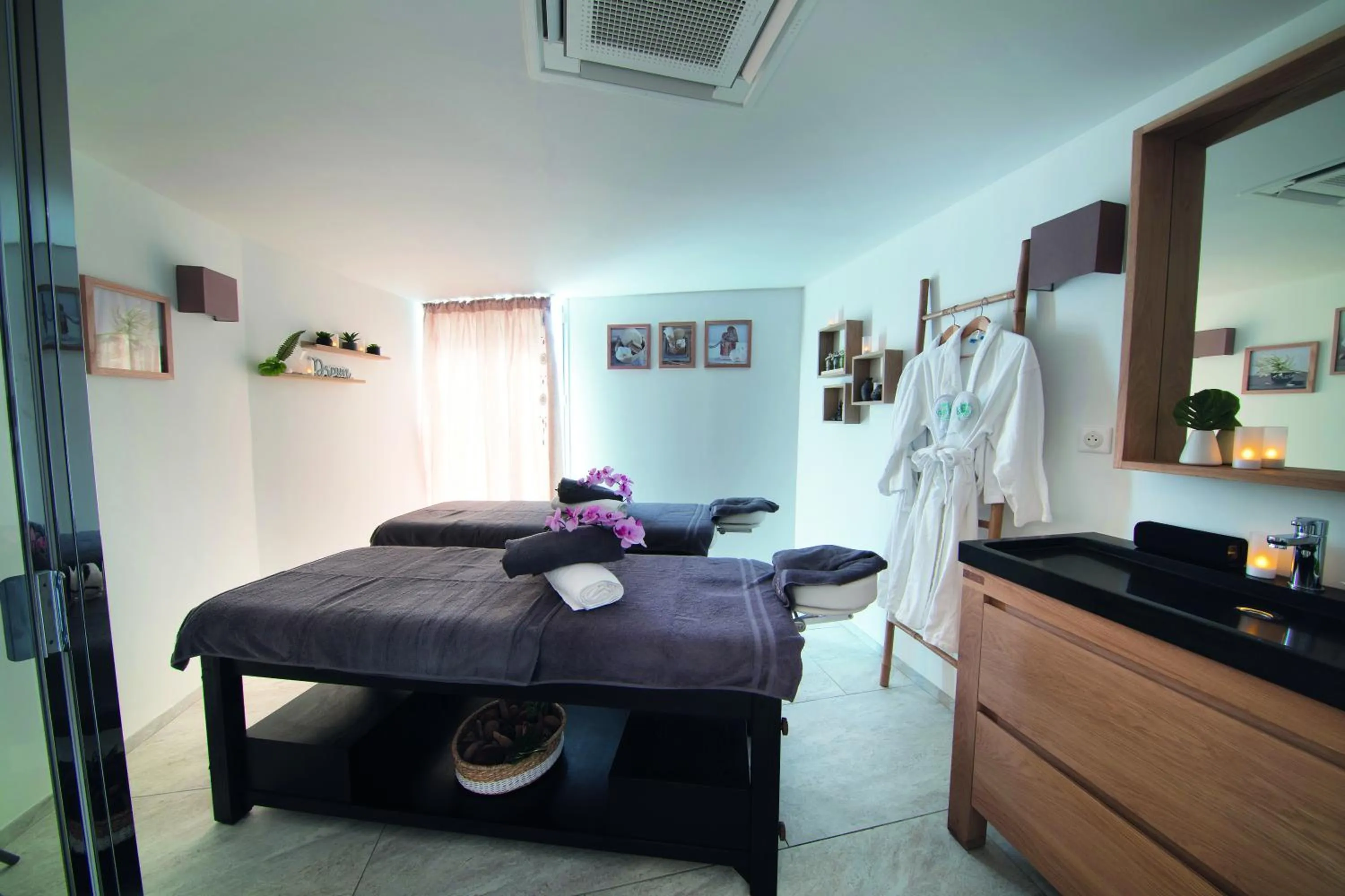 Massage, Bed in Cristal Hôtel & Spa