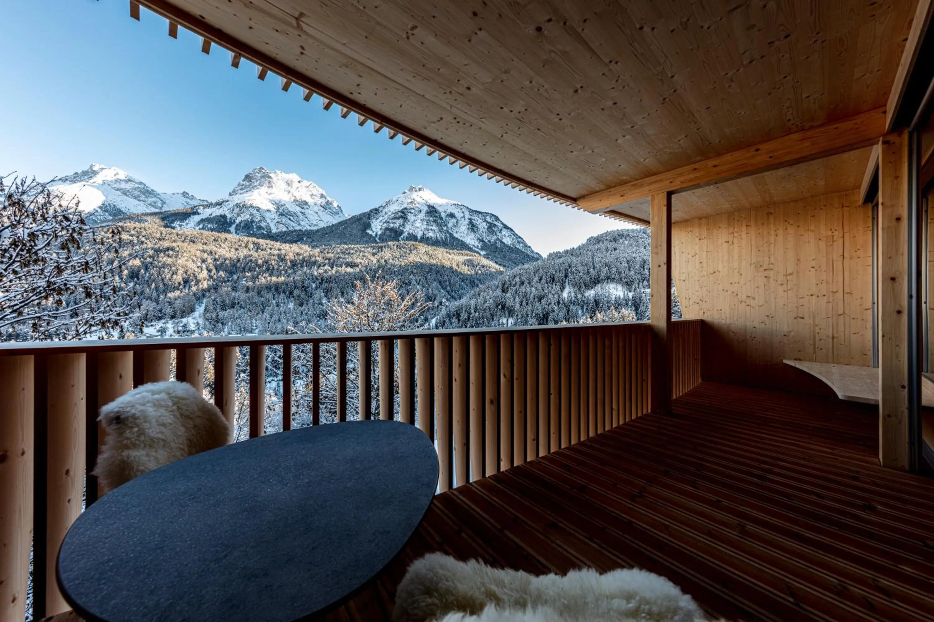 Balcony/Terrace in Hotel Arnica Scuol - Adults Only