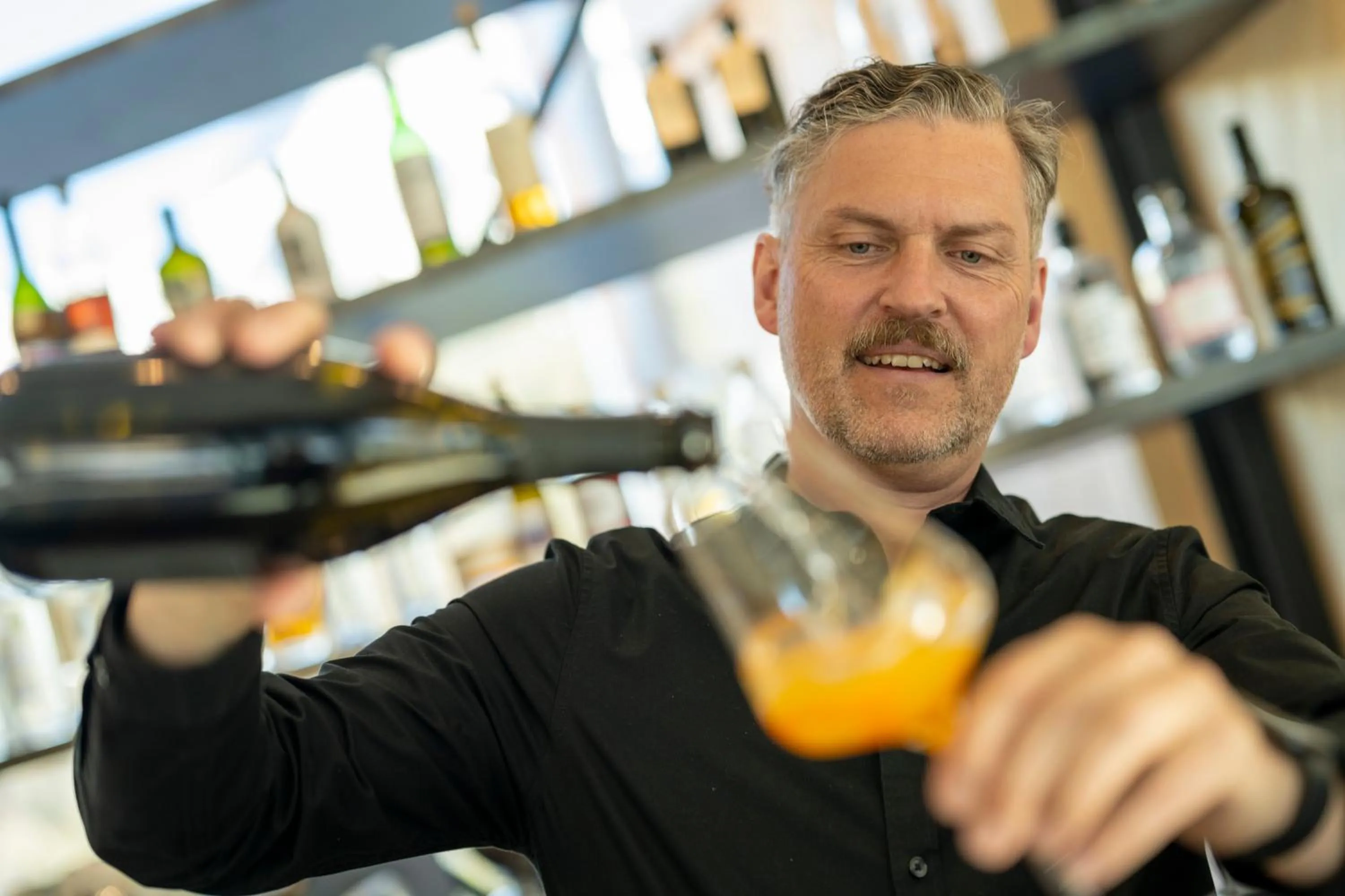 Lounge or bar in Hotel Arnica Scuol - Adults Only