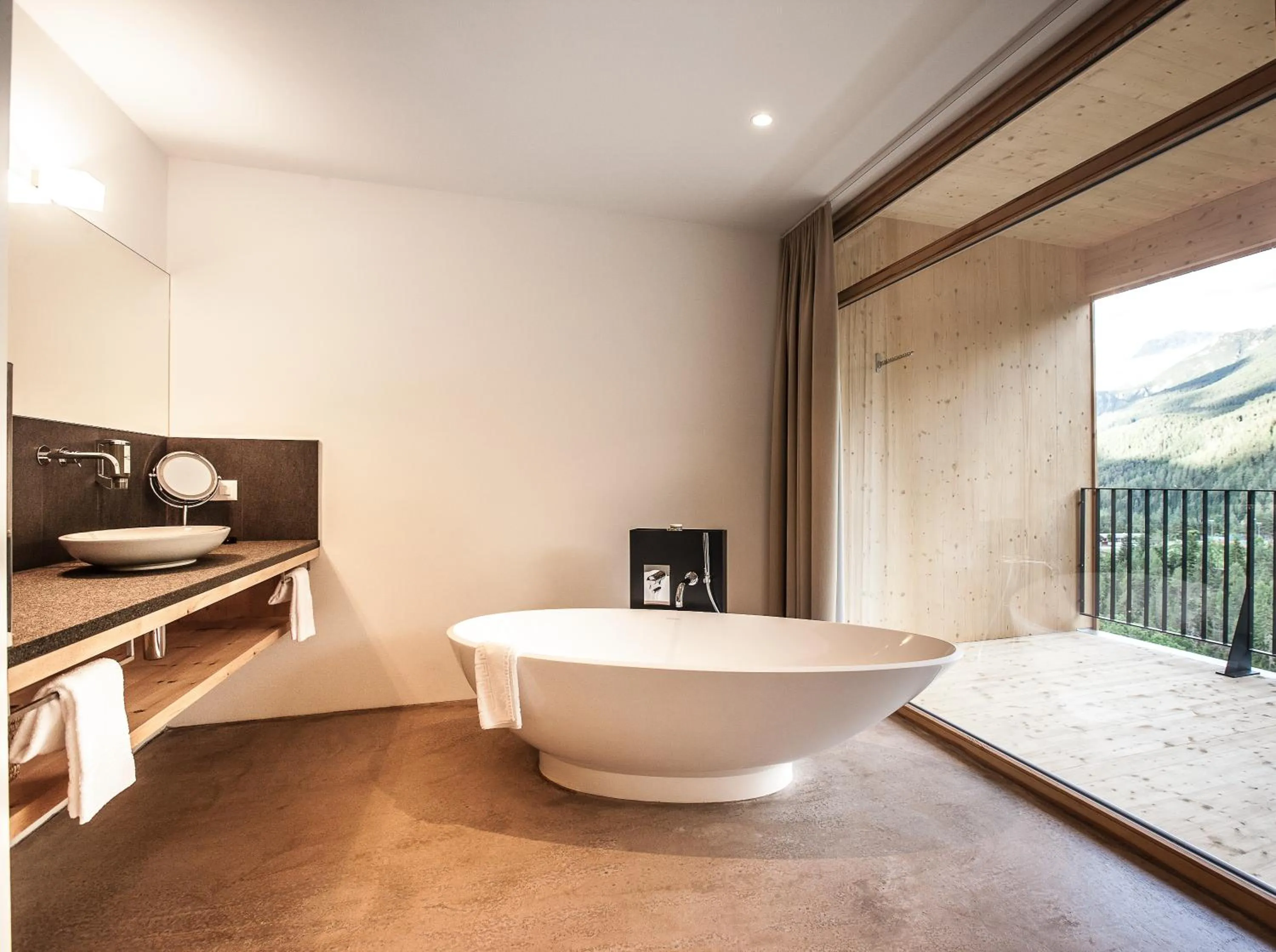 Bathroom, Bed in Hotel Arnica Scuol - Adults Only