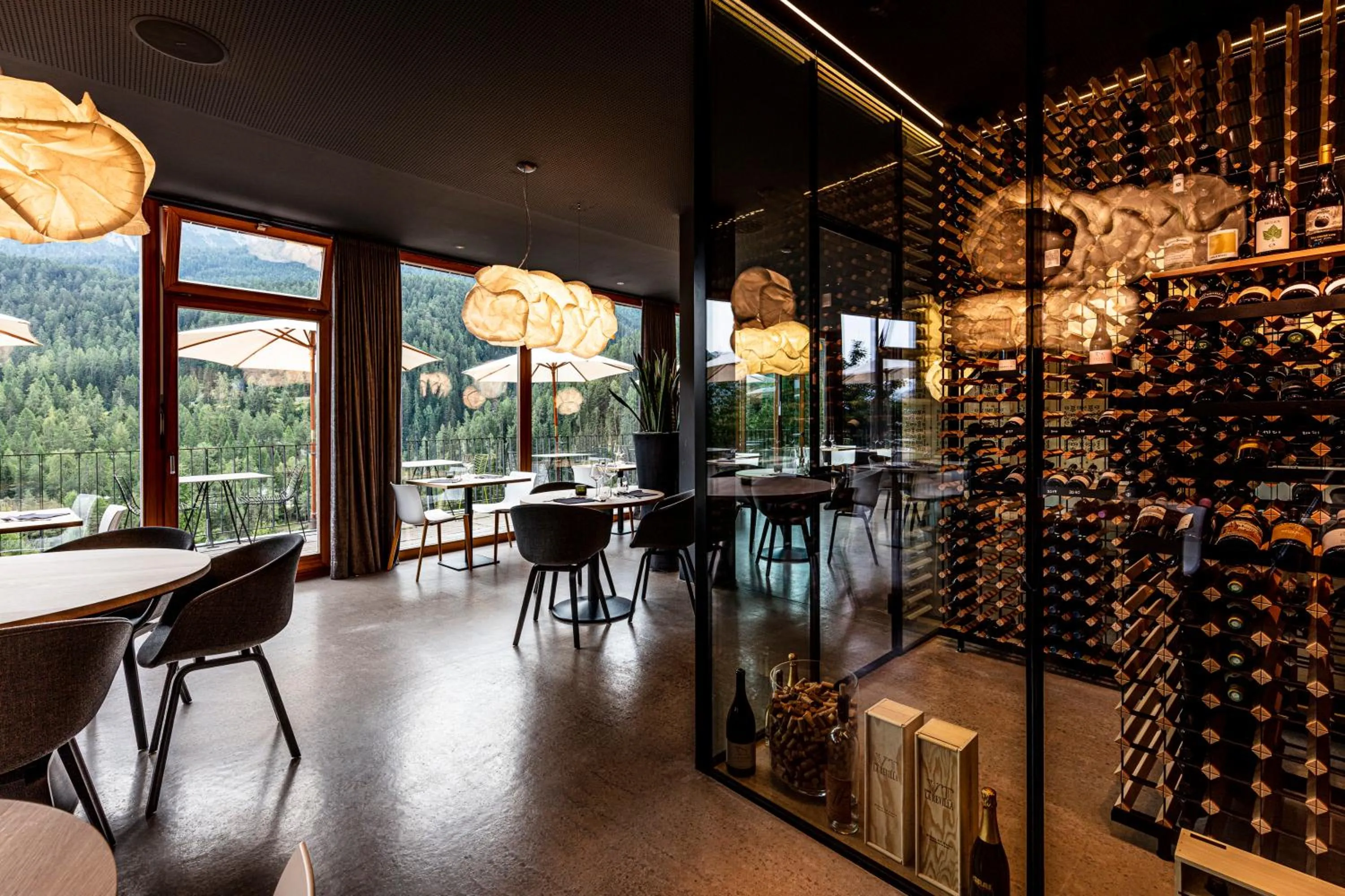 Restaurant/places to eat in Hotel Arnica Scuol - Adults Only