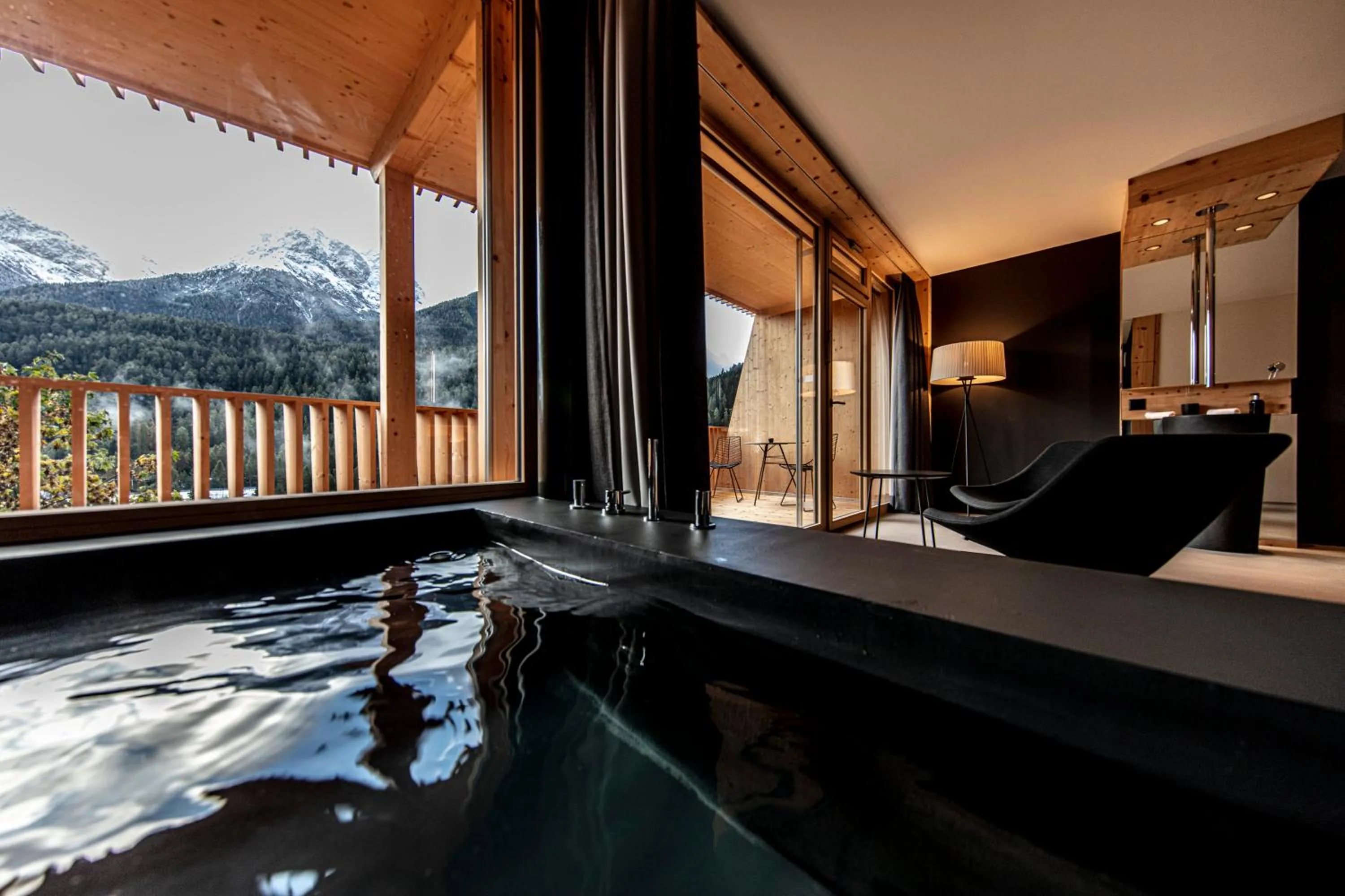 Bathroom in Hotel Arnica Scuol - Adults Only
