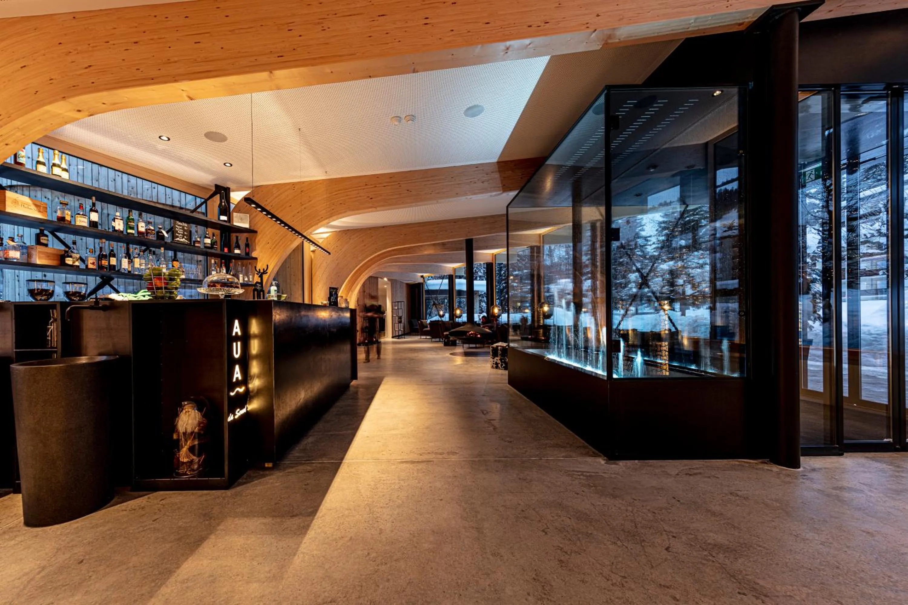 Lounge or bar in Hotel Arnica Scuol - Adults Only