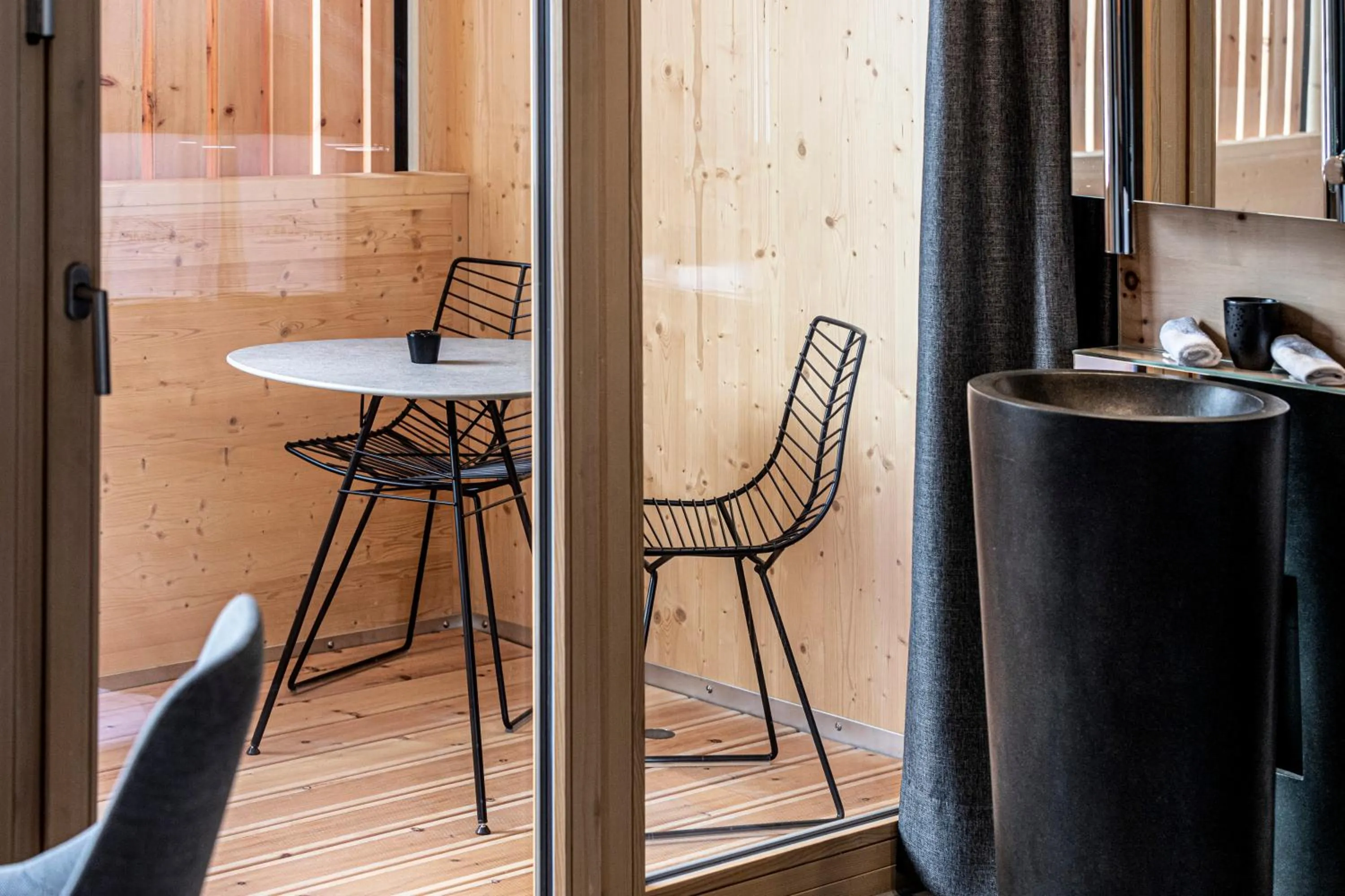 Balcony/Terrace in Hotel Arnica Scuol - Adults Only