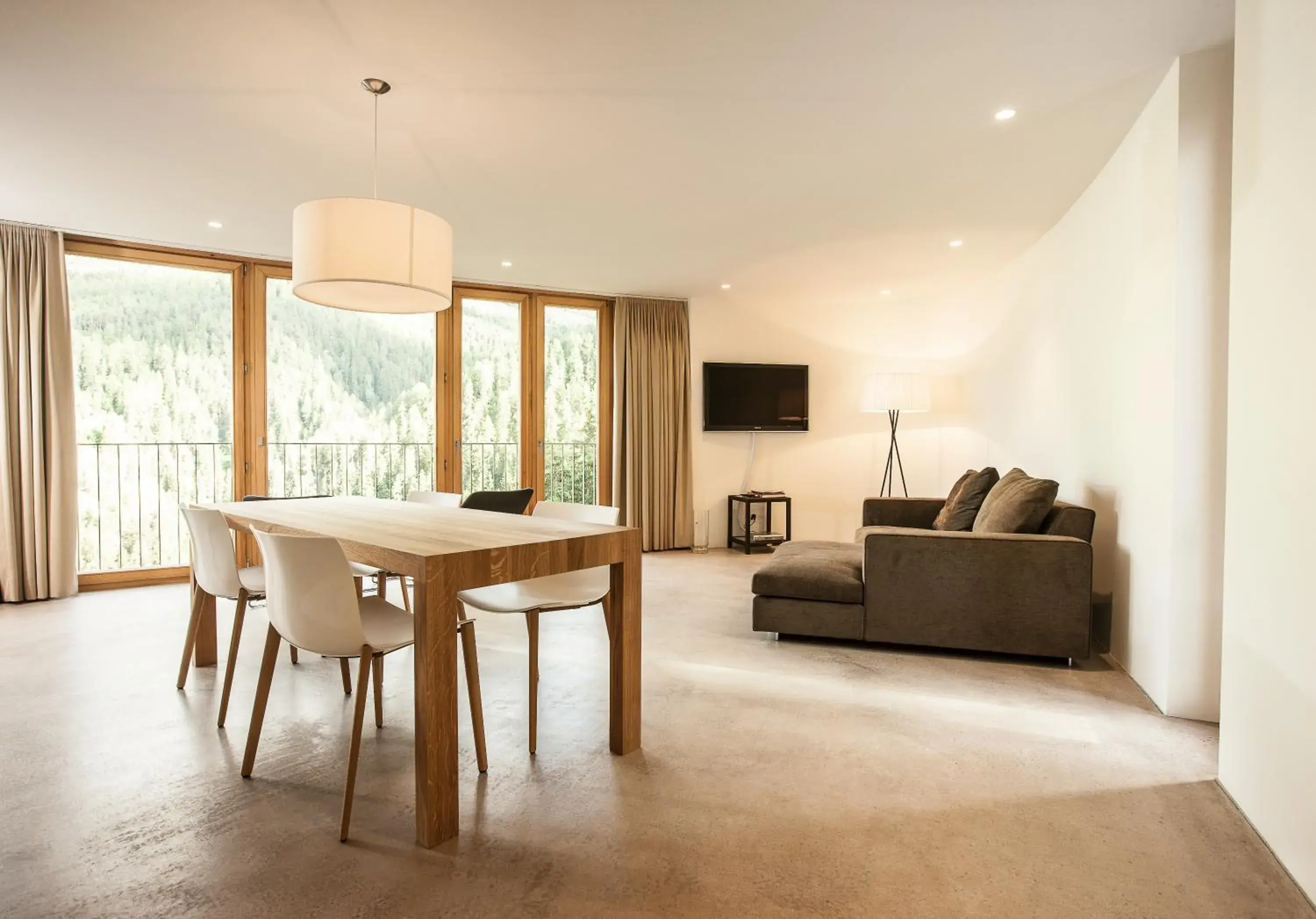 Suite - single occupancy in Hotel Arnica Scuol - Adults Only Suite - single occupancy in Hotel Arnica Scuol - Adults Only