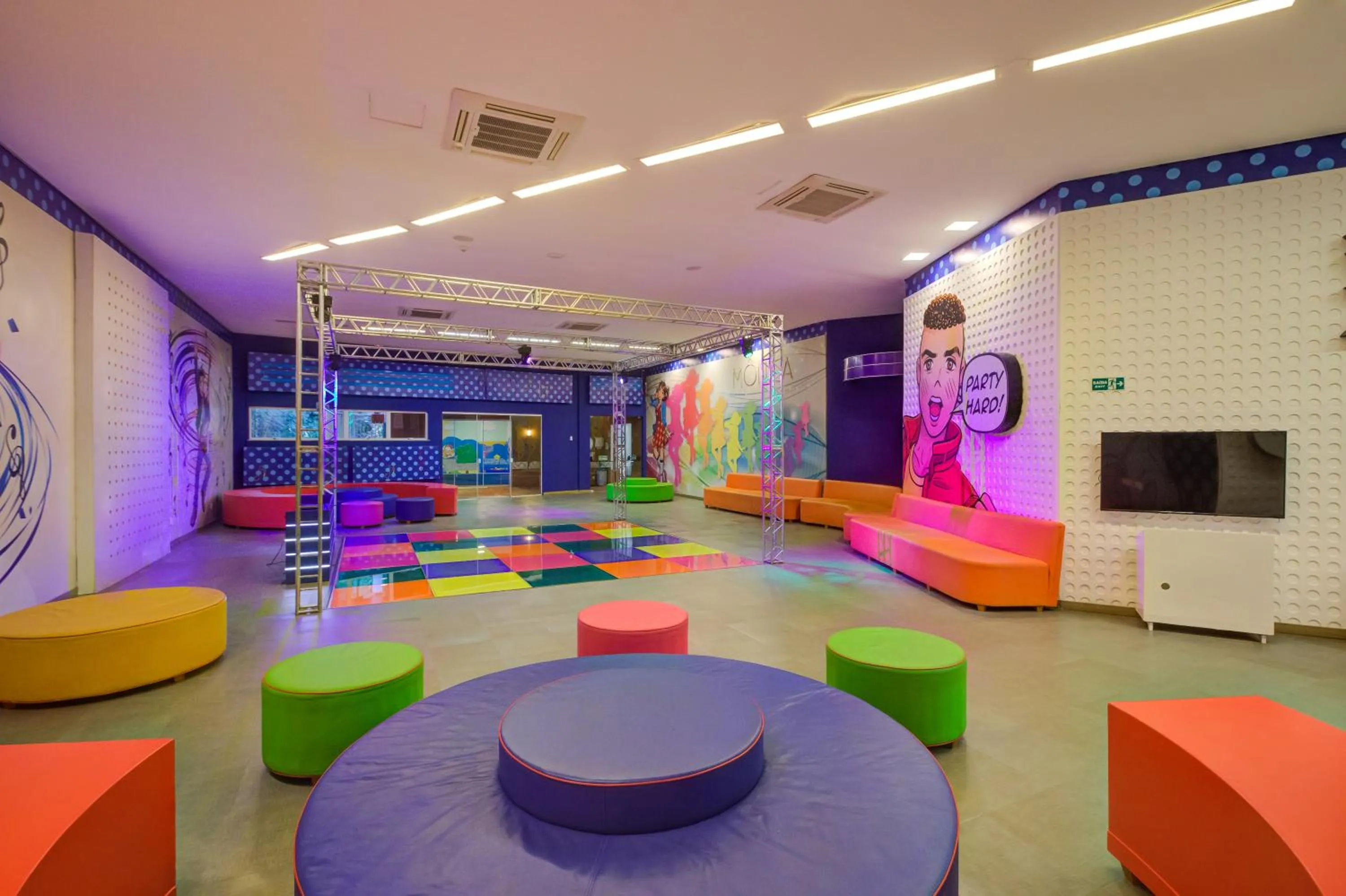 Evening entertainment in Bourbon Thermas Eco Resort Cataratas do Iguacu