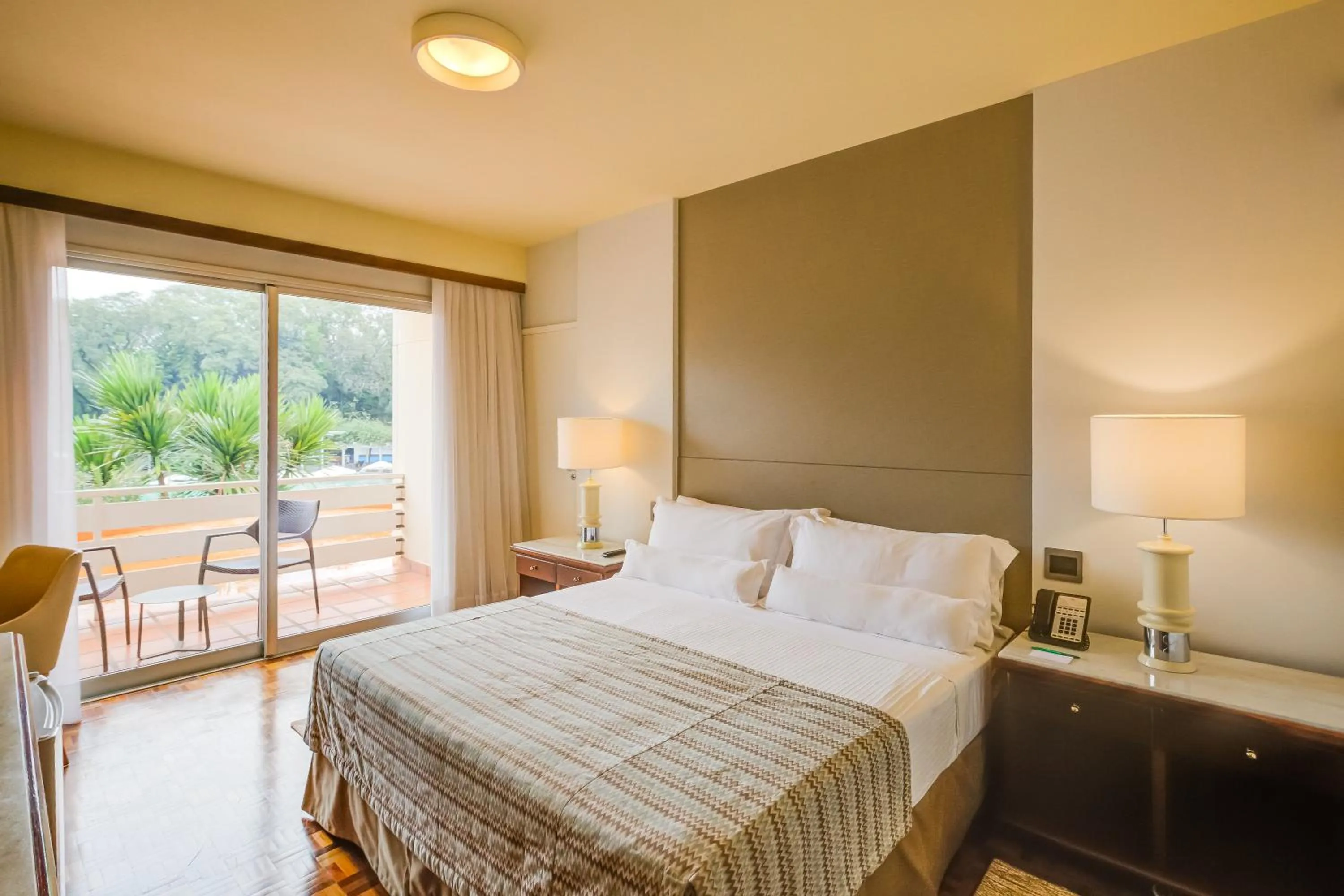 Pool view, Bed in Bourbon Thermas Eco Resort Cataratas do Iguacu