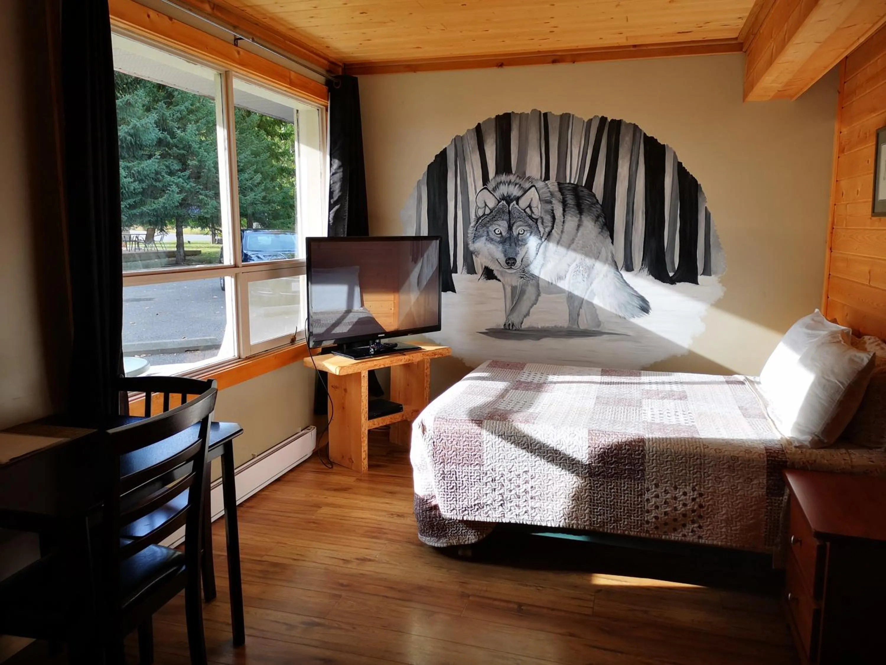 Bed in Overlook Inn & Cabins