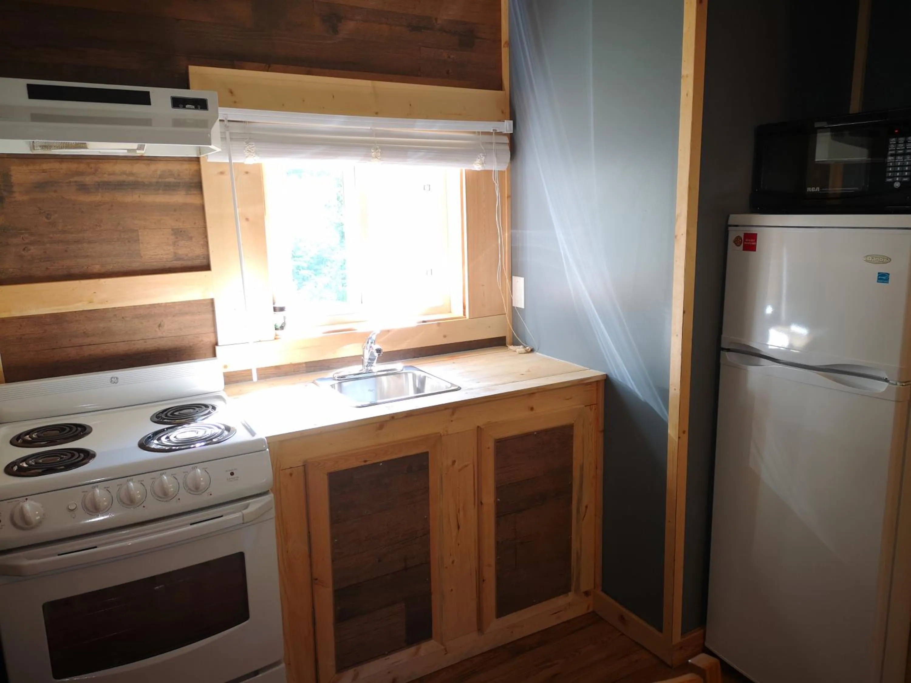 Kitchen or kitchenette in Overlook Inn & Cabins