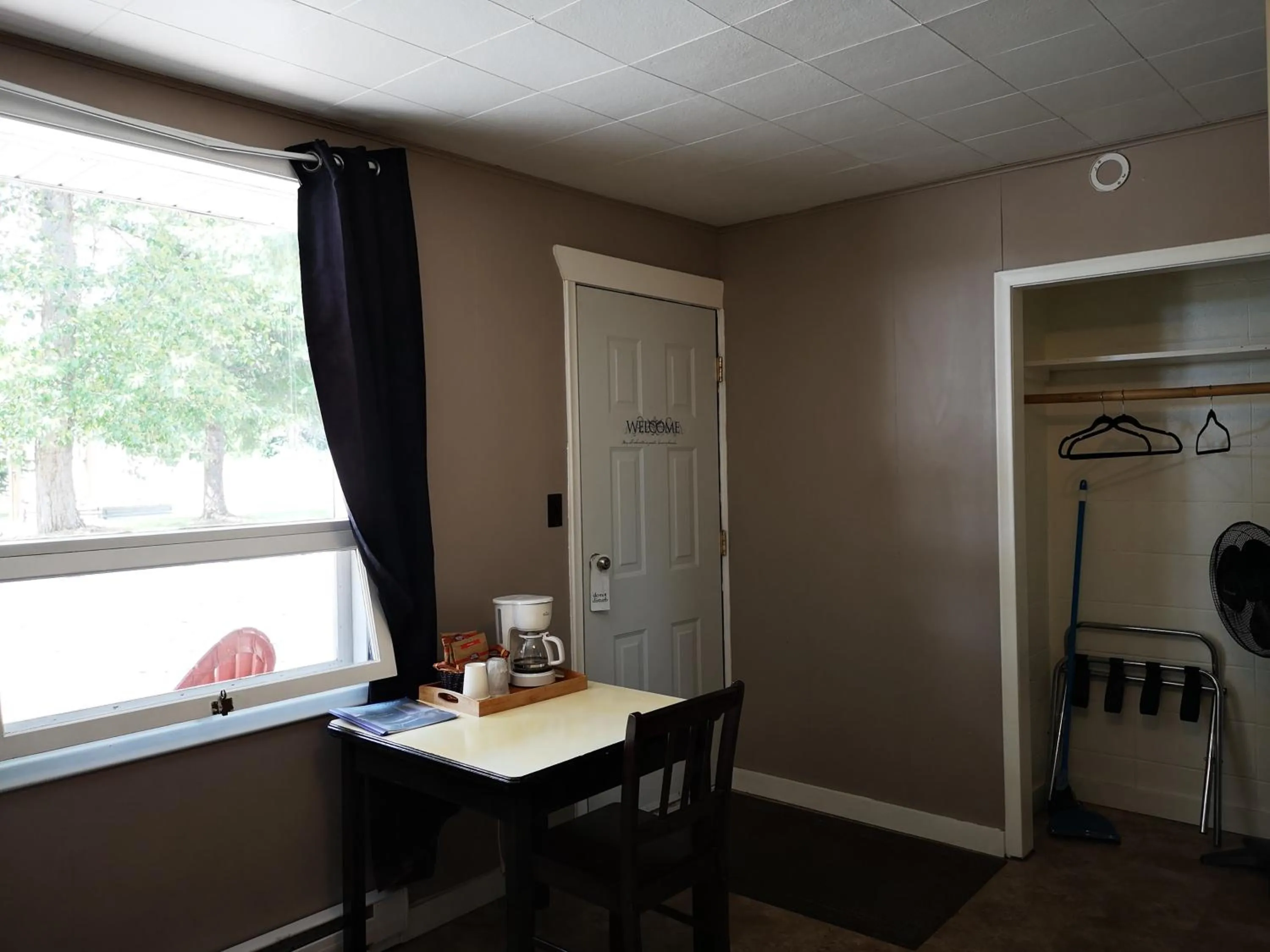Coffee/tea facilities in Overlook Inn & Cabins