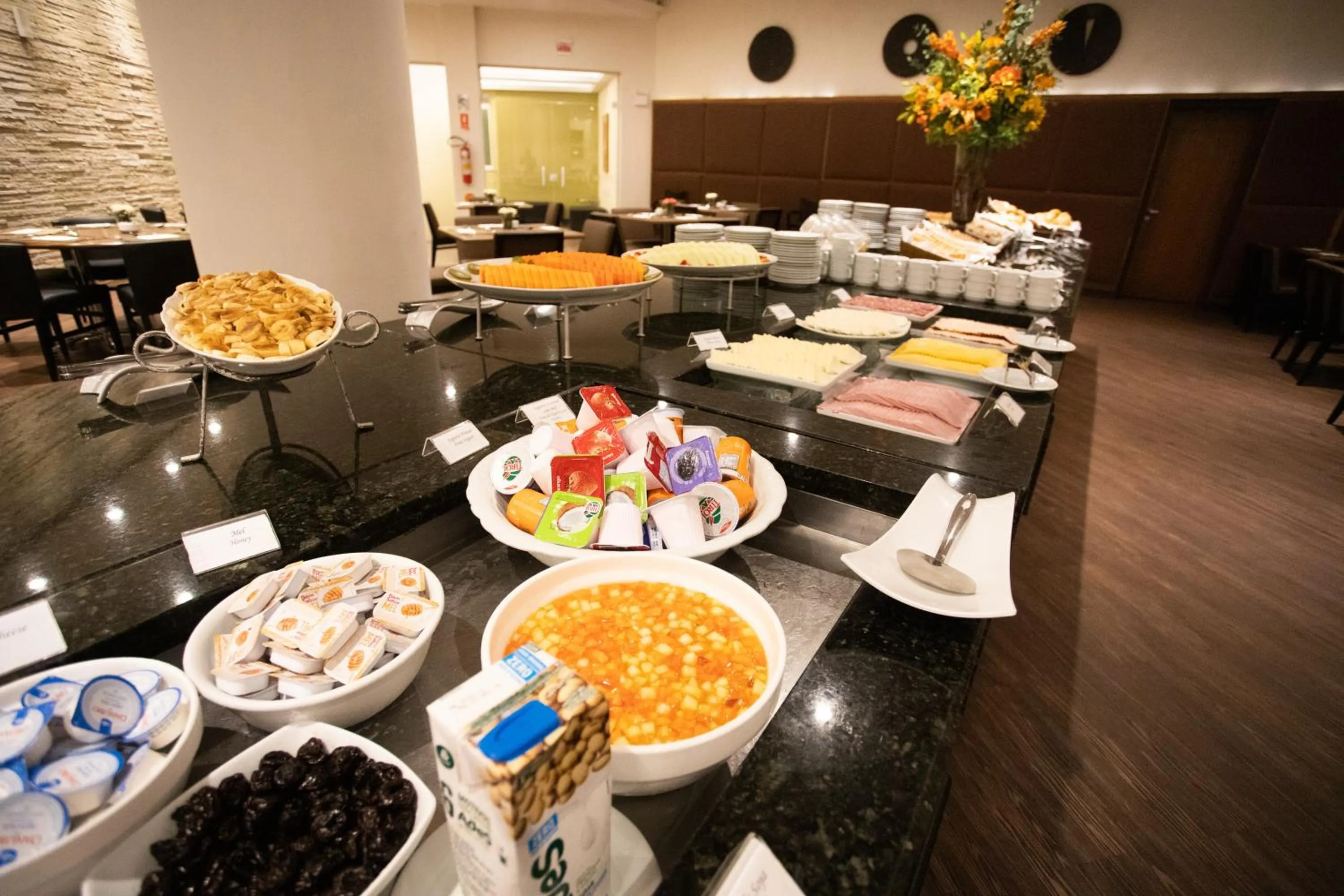 Food in Bourbon Convention Hotel Joinville