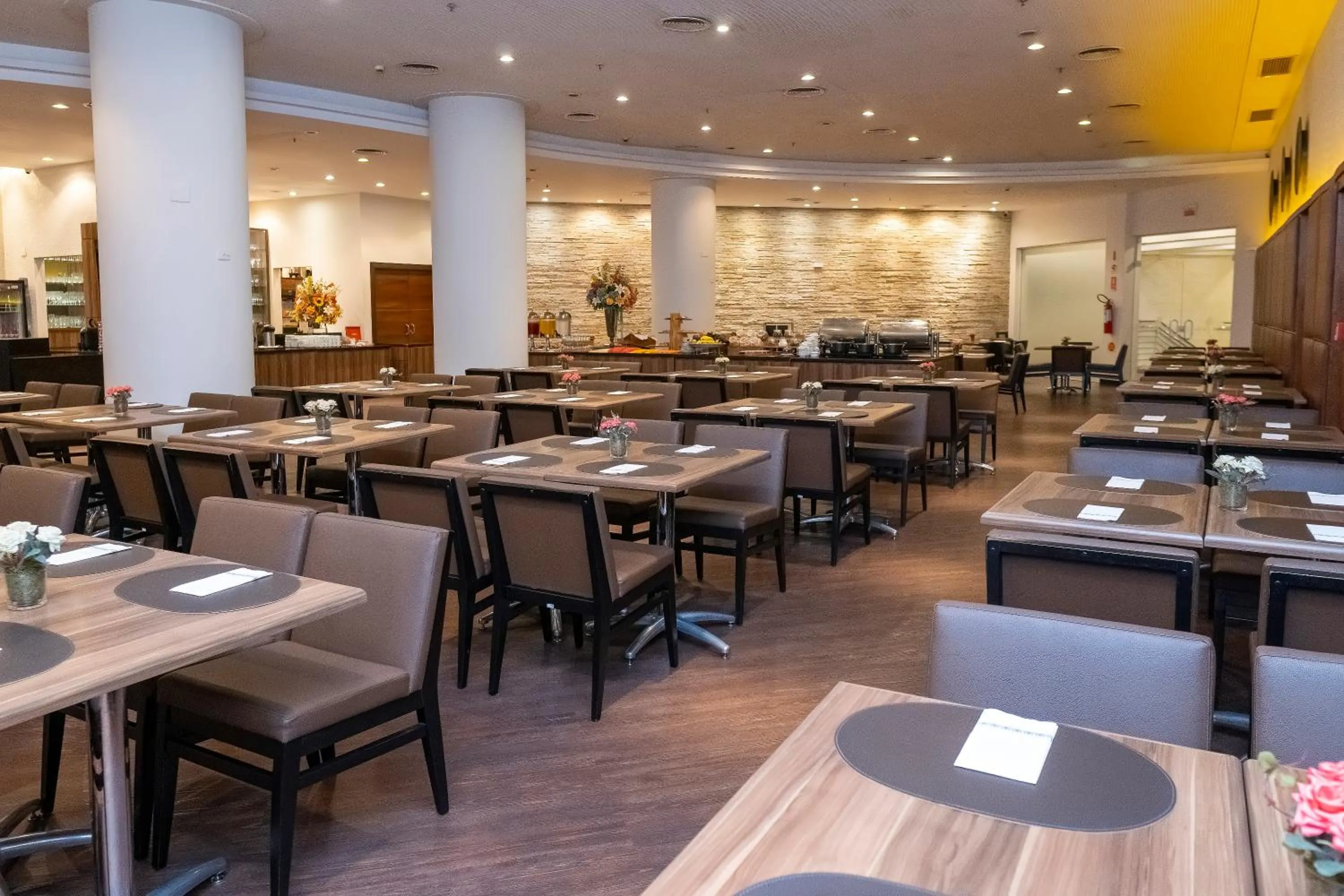 Restaurant/places to eat in Bourbon Convention Hotel Joinville