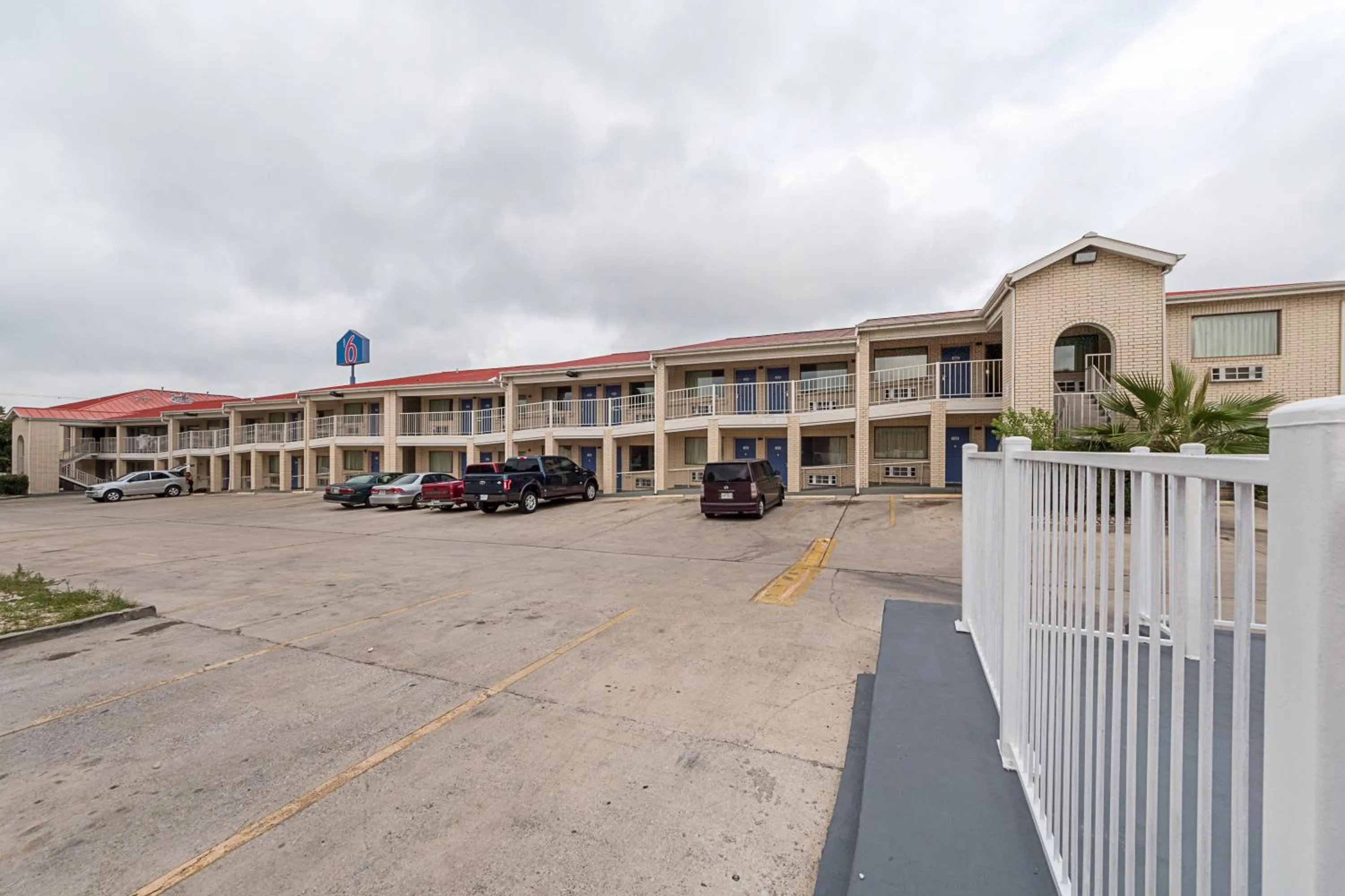 Facade/entrance in Motel 6-San Antonio, TX - Fiesta Trails