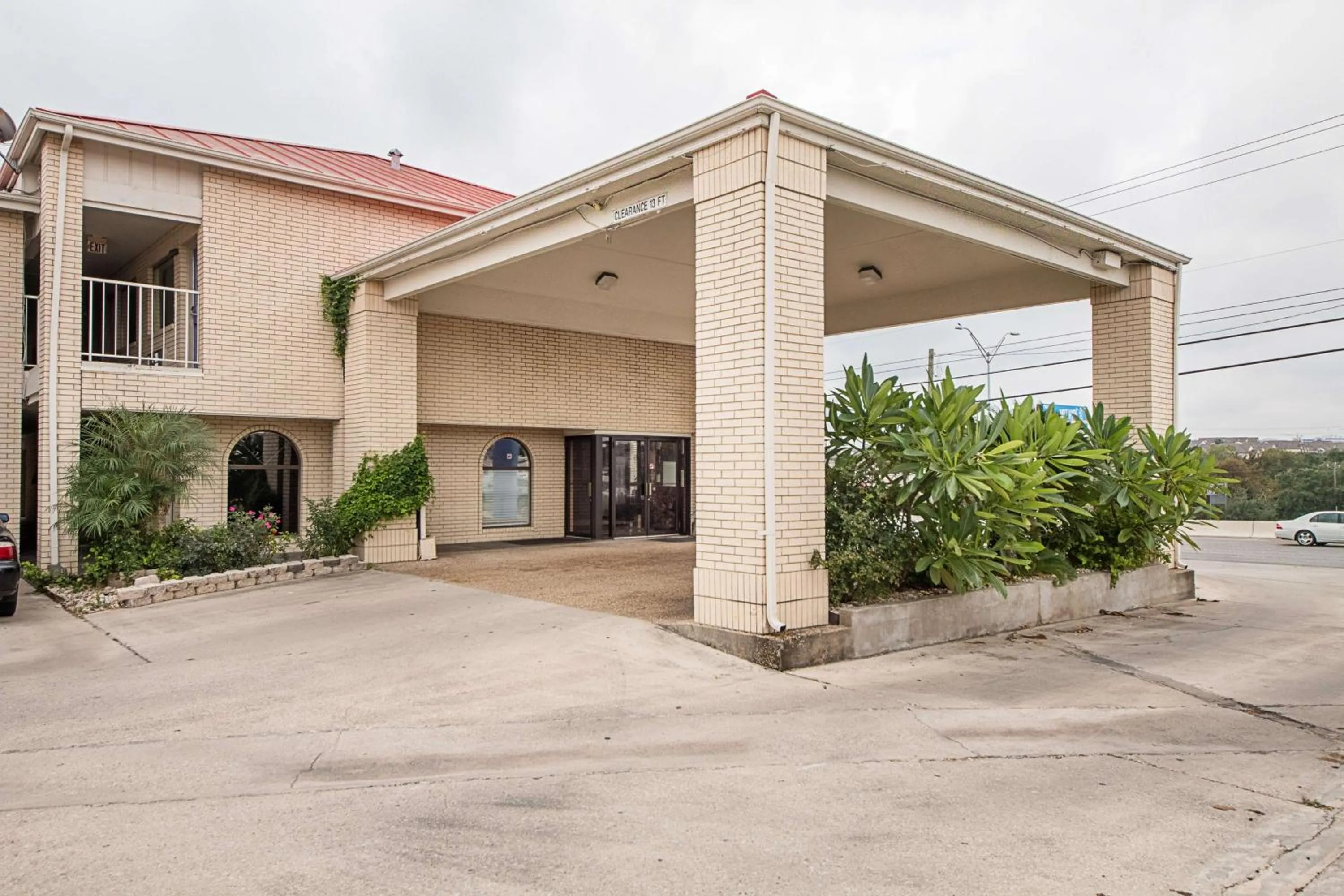 Property building in Motel 6-San Antonio, TX - Fiesta Trails