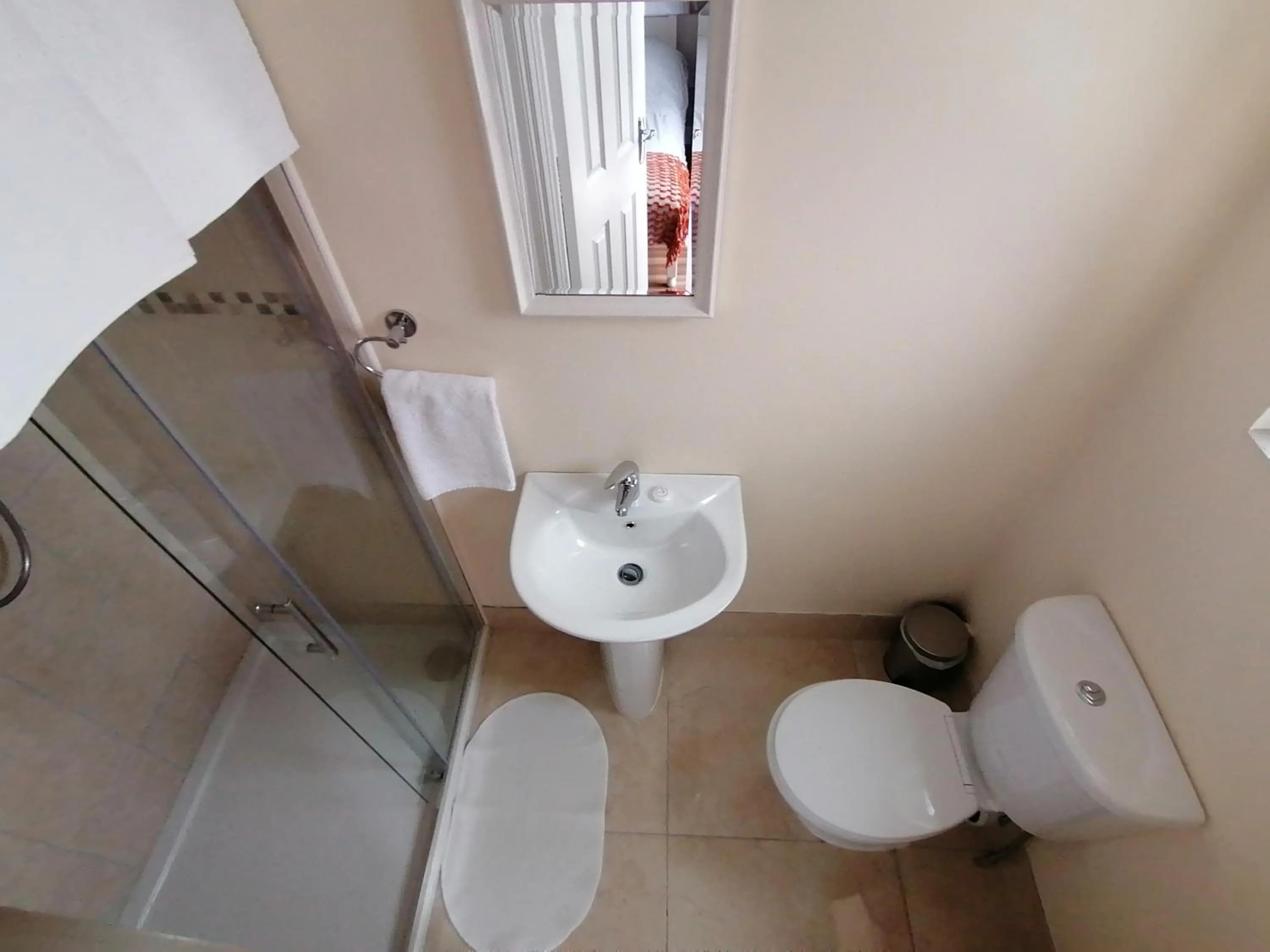 Bathroom in An Charraig Ban on the wild Atlantic way F94WT02