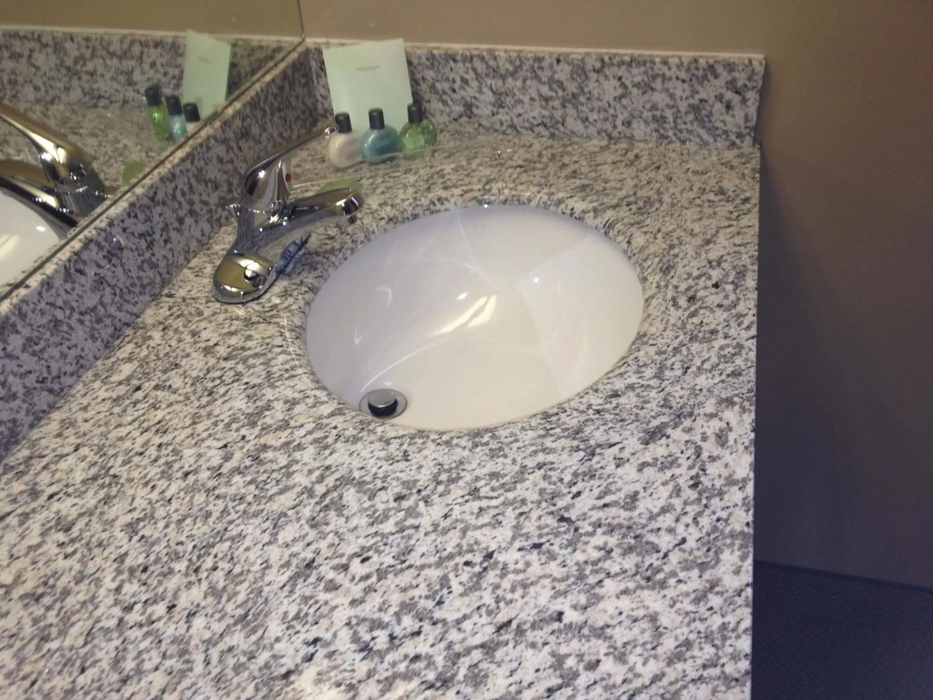 Standard Queen Room with Two Queen Beds in Maligne Lodge Standard Queen Room with Two Queen Beds in Maligne Lodge