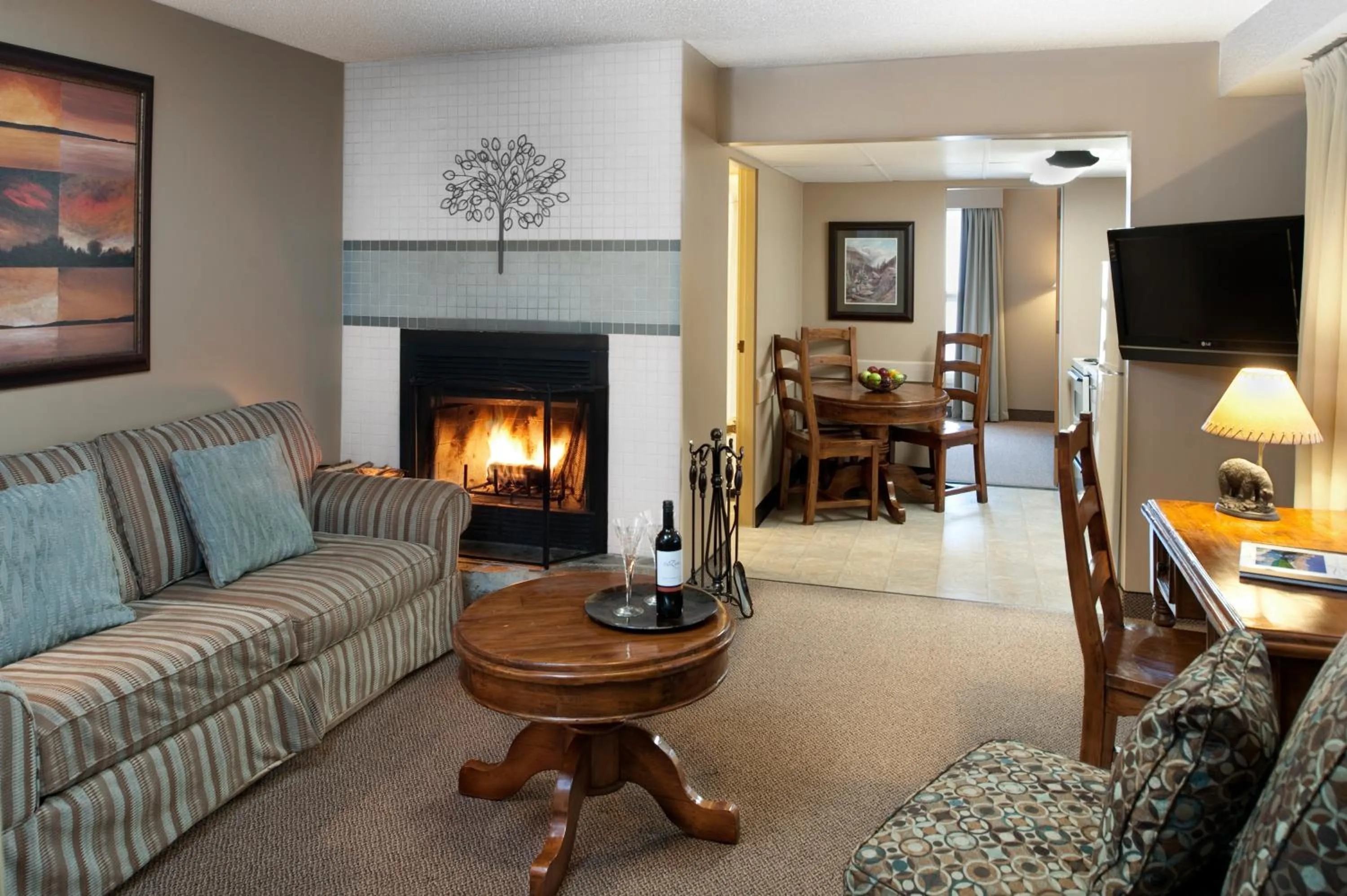 Photo of the whole room in Maligne Lodge