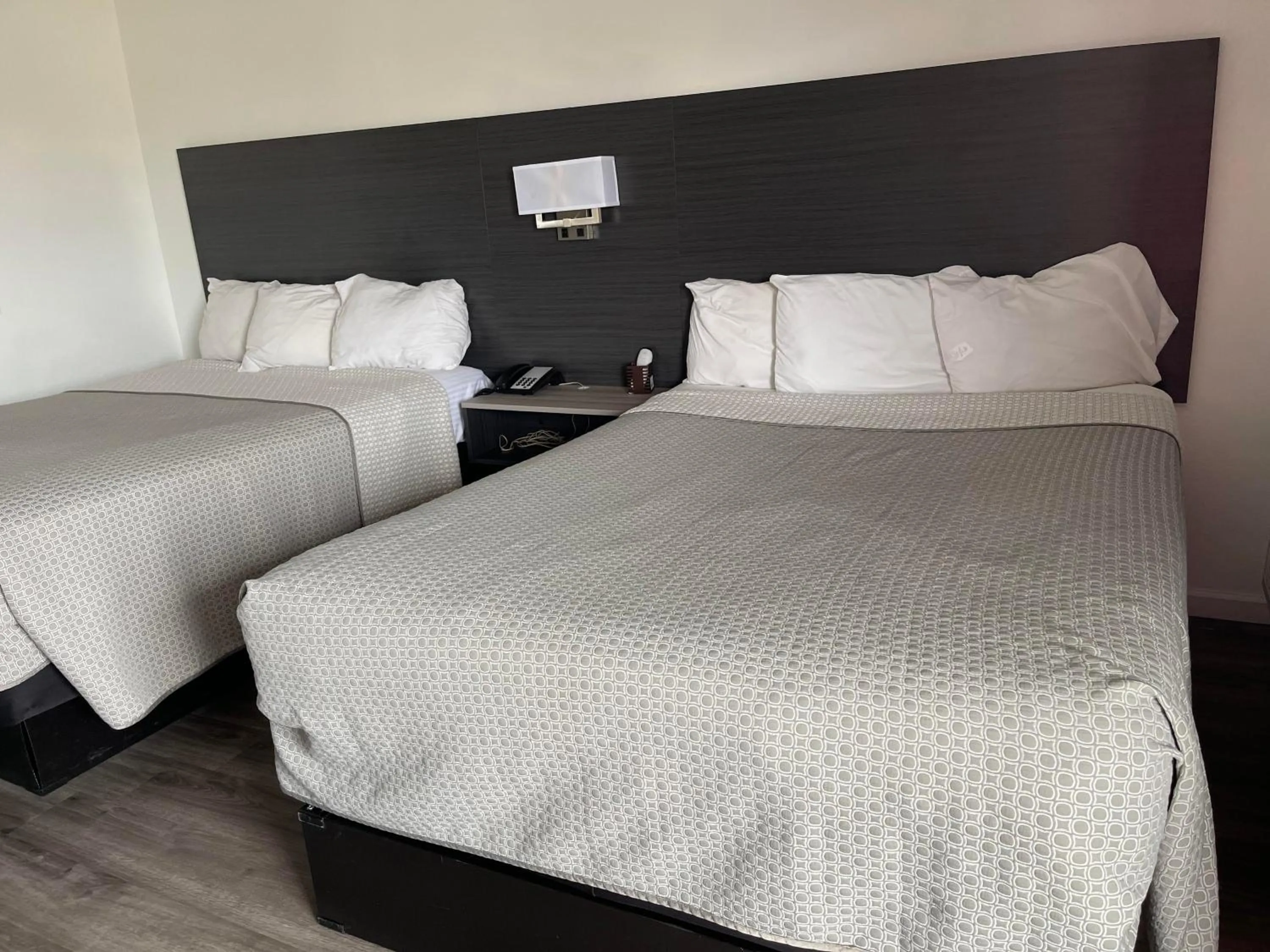 Bed in Windsor Inn Lake Havasu City