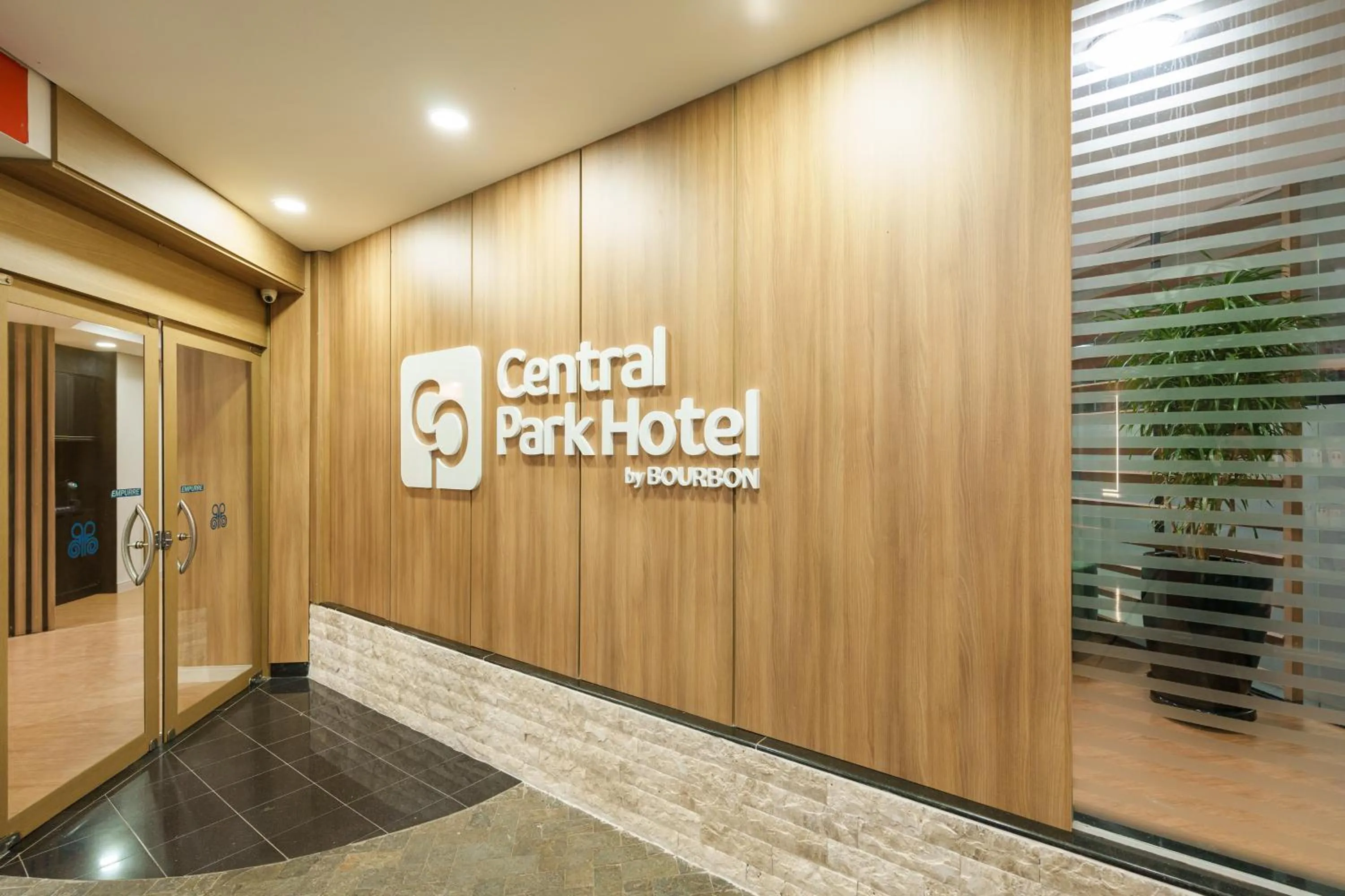Logo/Certificate/Sign in Central Park Hotel by Bourbon