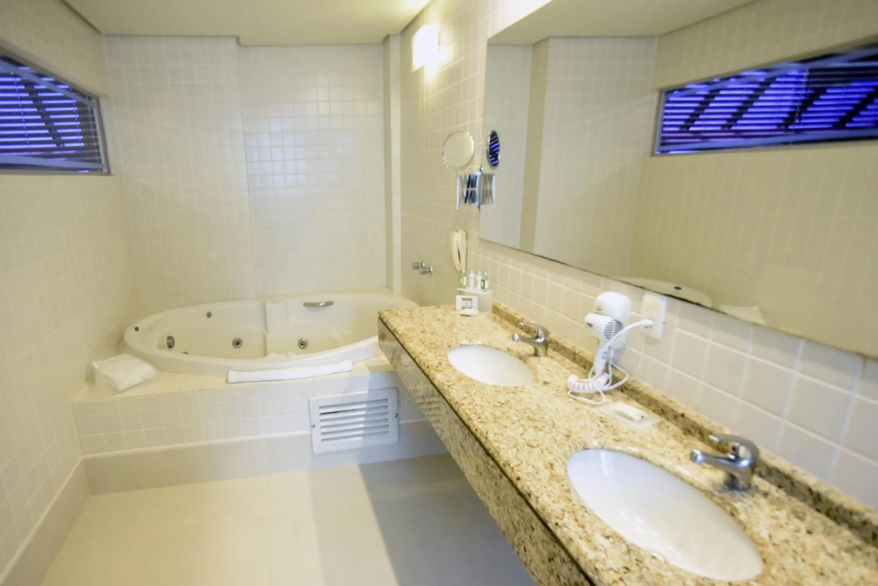 Hot Tub in Central Park Hotel by Bourbon