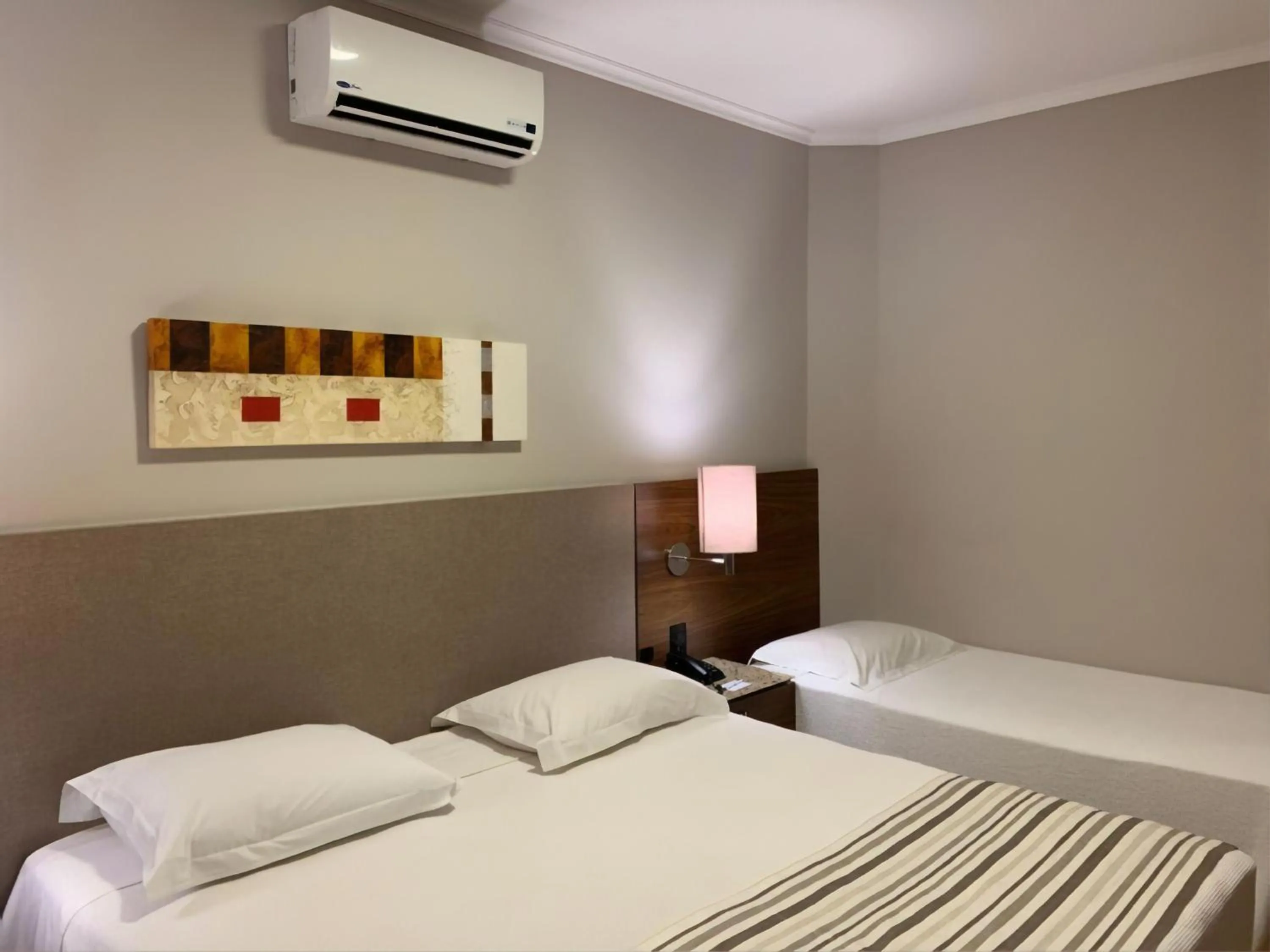 Photo of the whole room, Bed in Bourbon Londrina Hotel