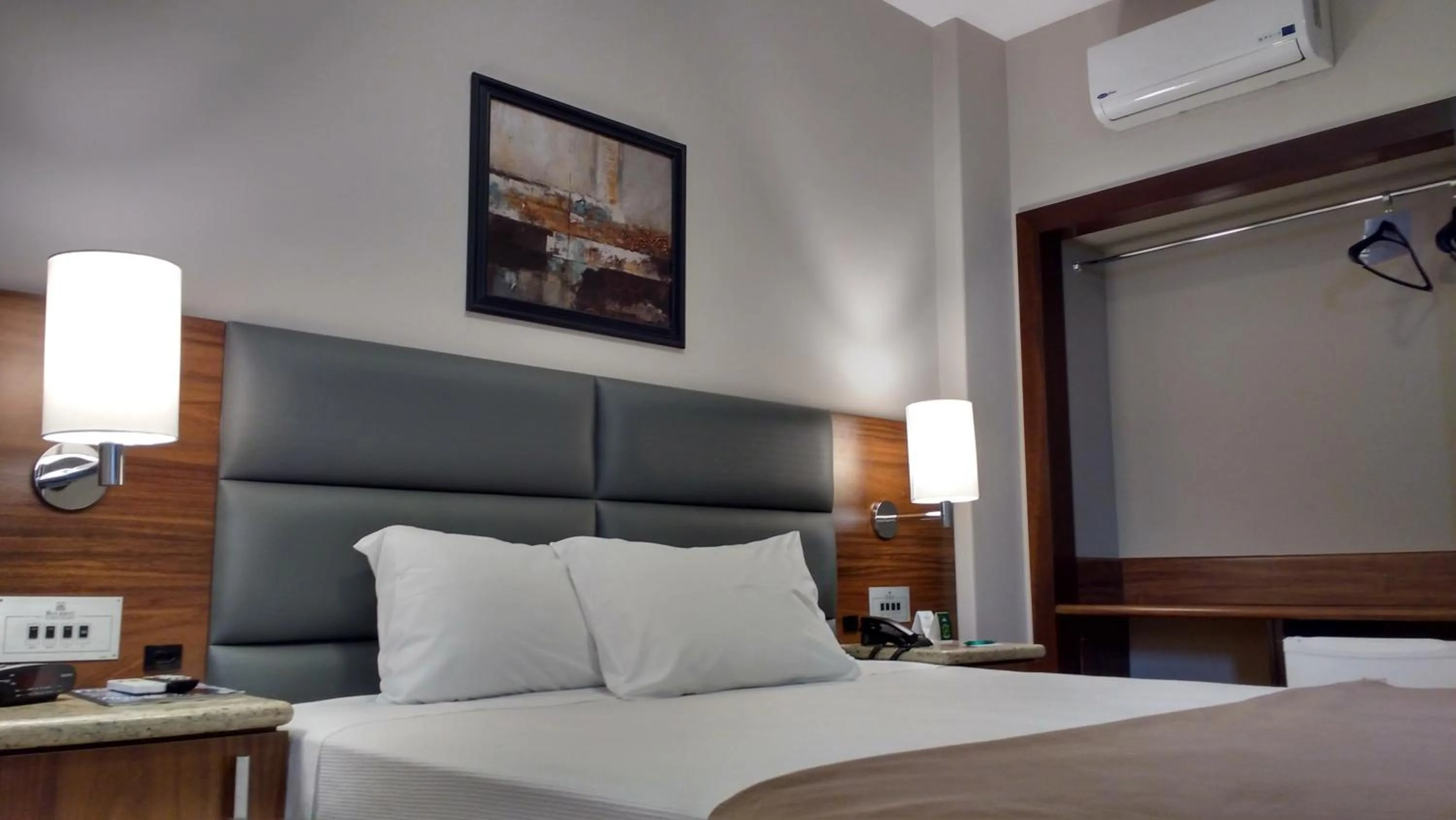 Bed in Bourbon Londrina Hotel