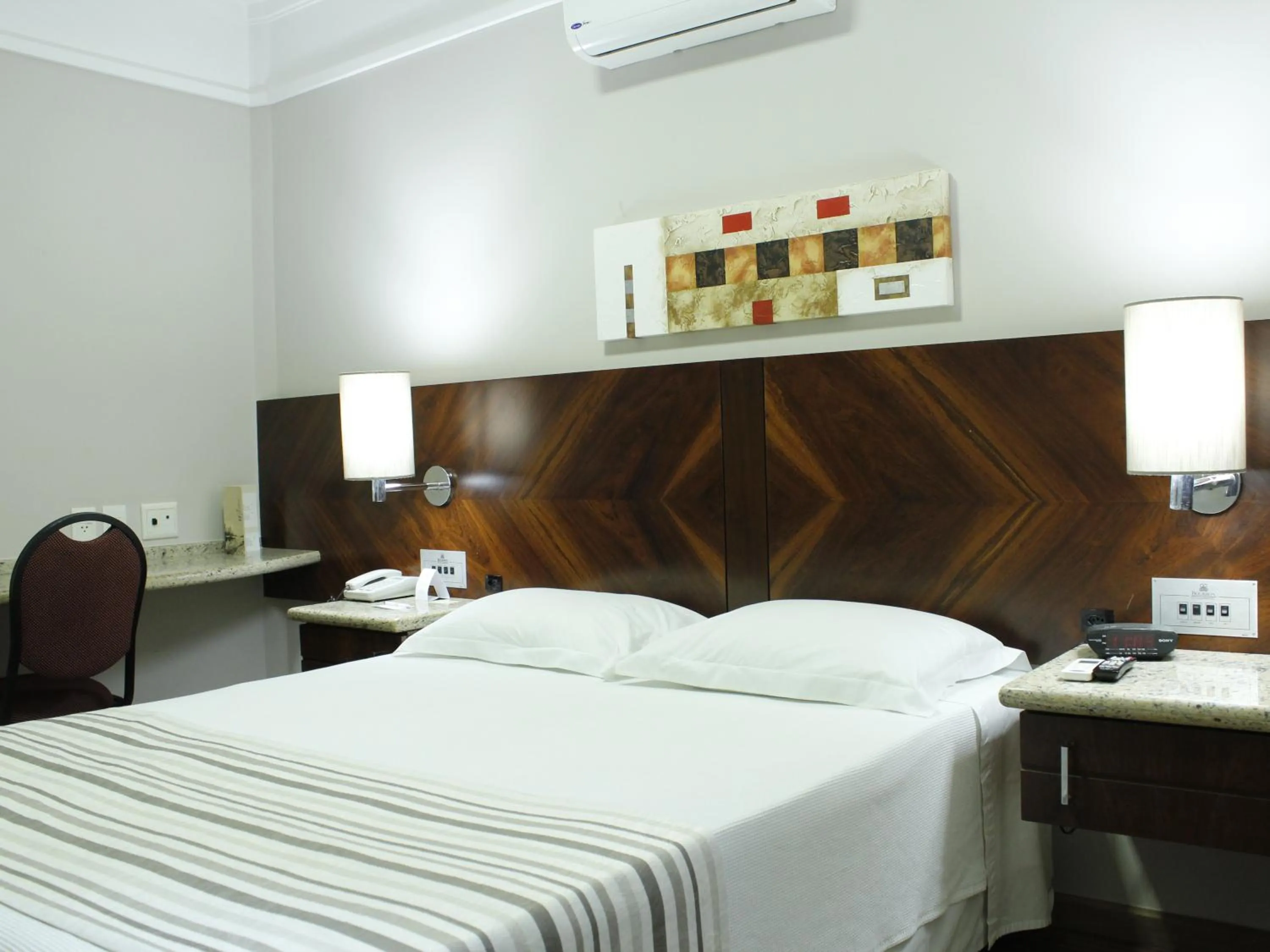 Bed in Bourbon Londrina Hotel