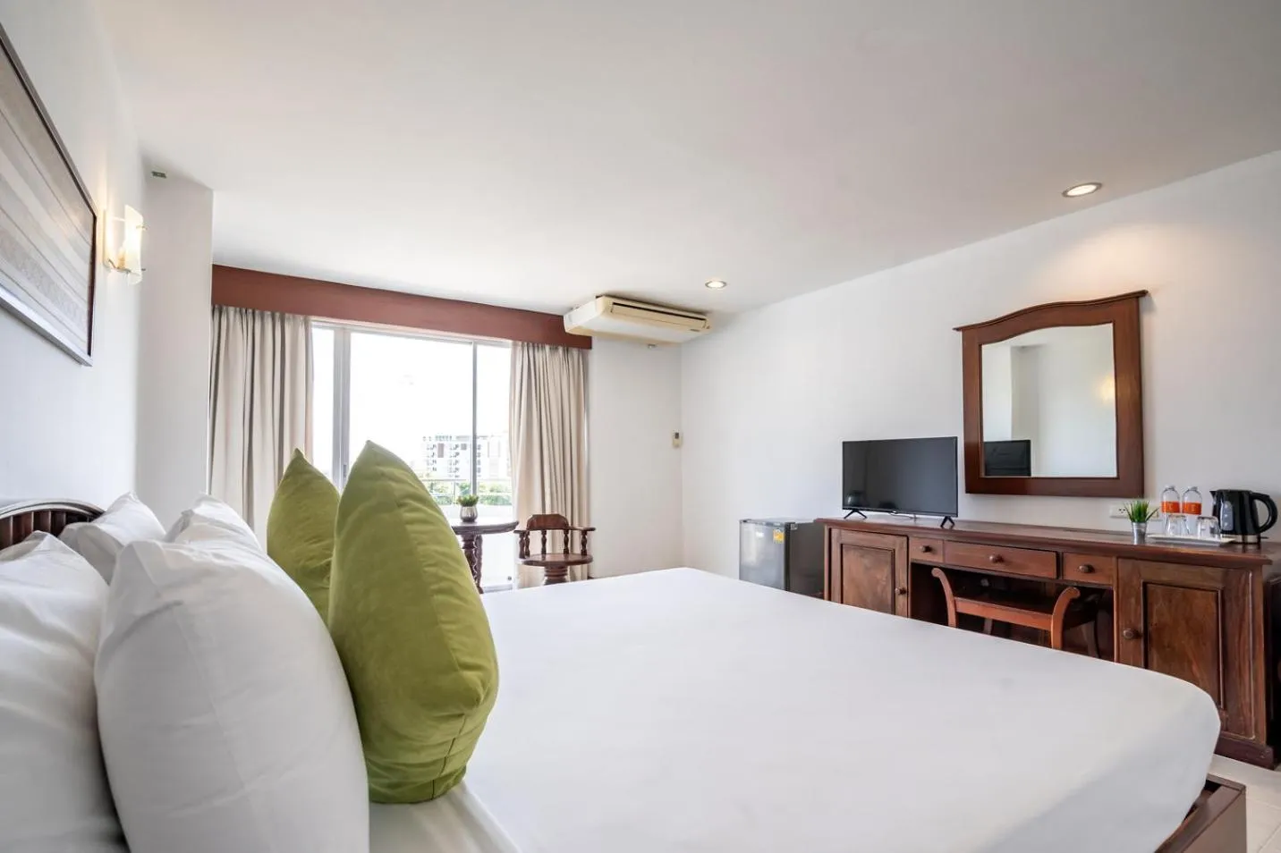 Photo of the whole room, Bed in JP Villa Pattaya