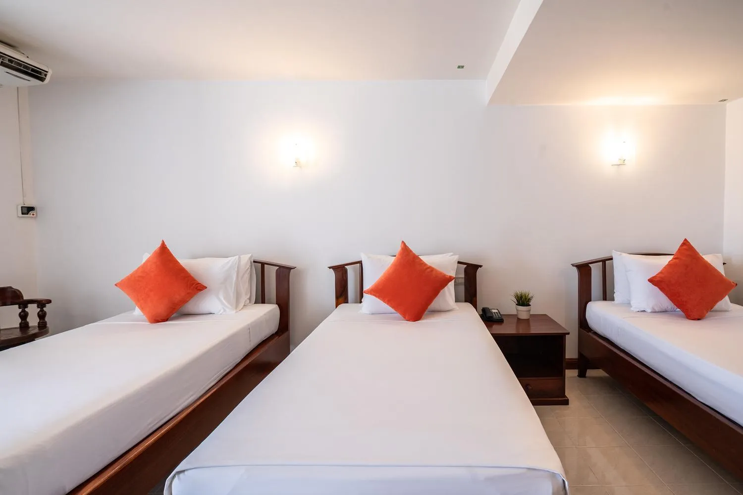 Photo of the whole room, Bed in JP Villa Pattaya