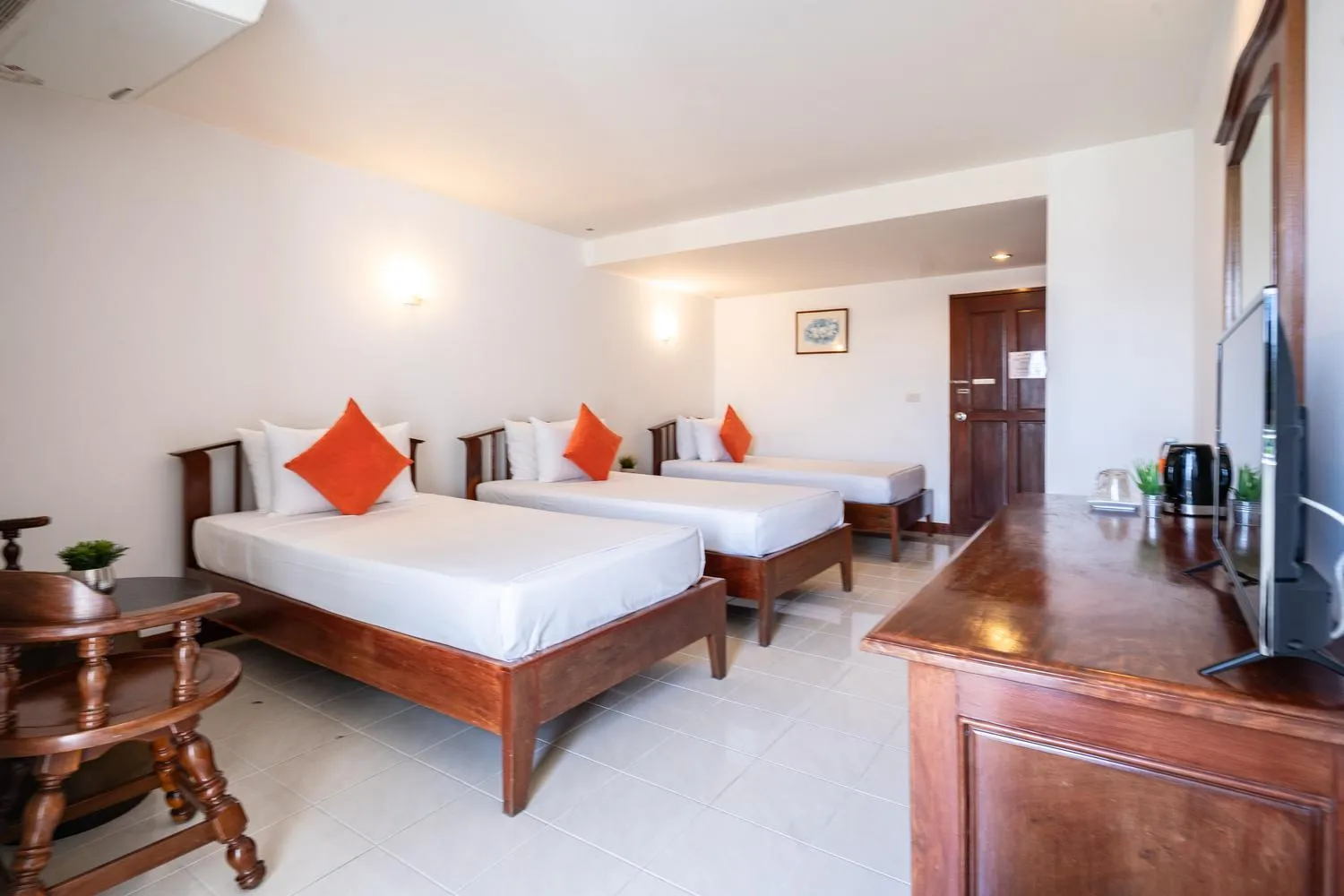 Photo of the whole room, Bed in JP Villa Pattaya