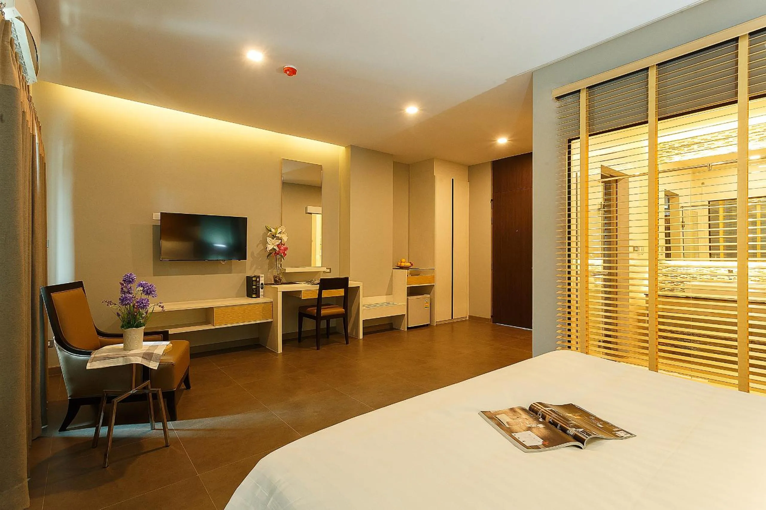 TV and multimedia in Green Point Residence Hotel