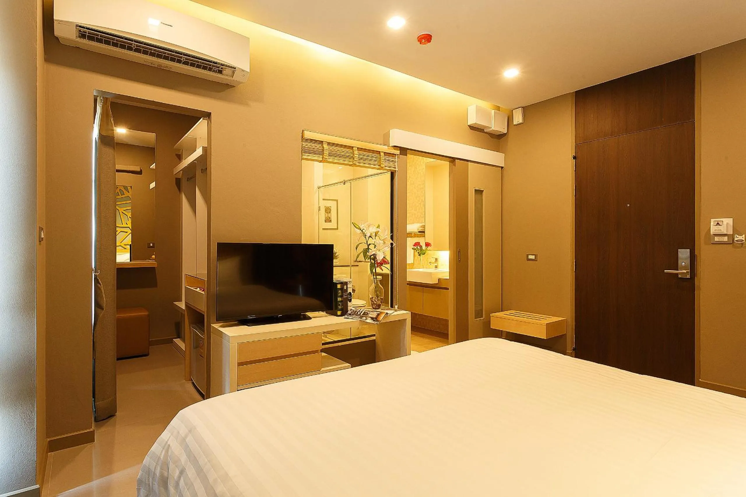 Bed in Green Point Residence Hotel