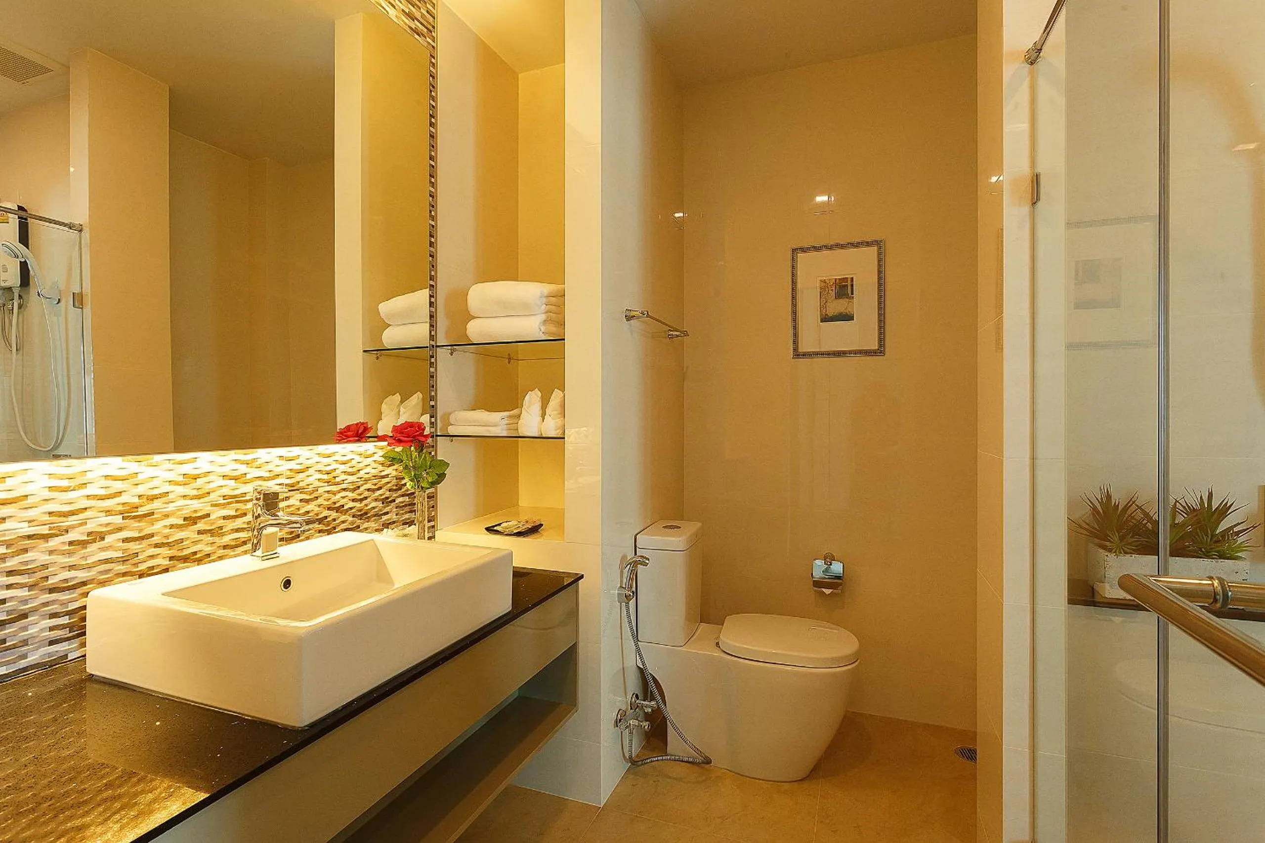 Toilet in Green Point Residence Hotel