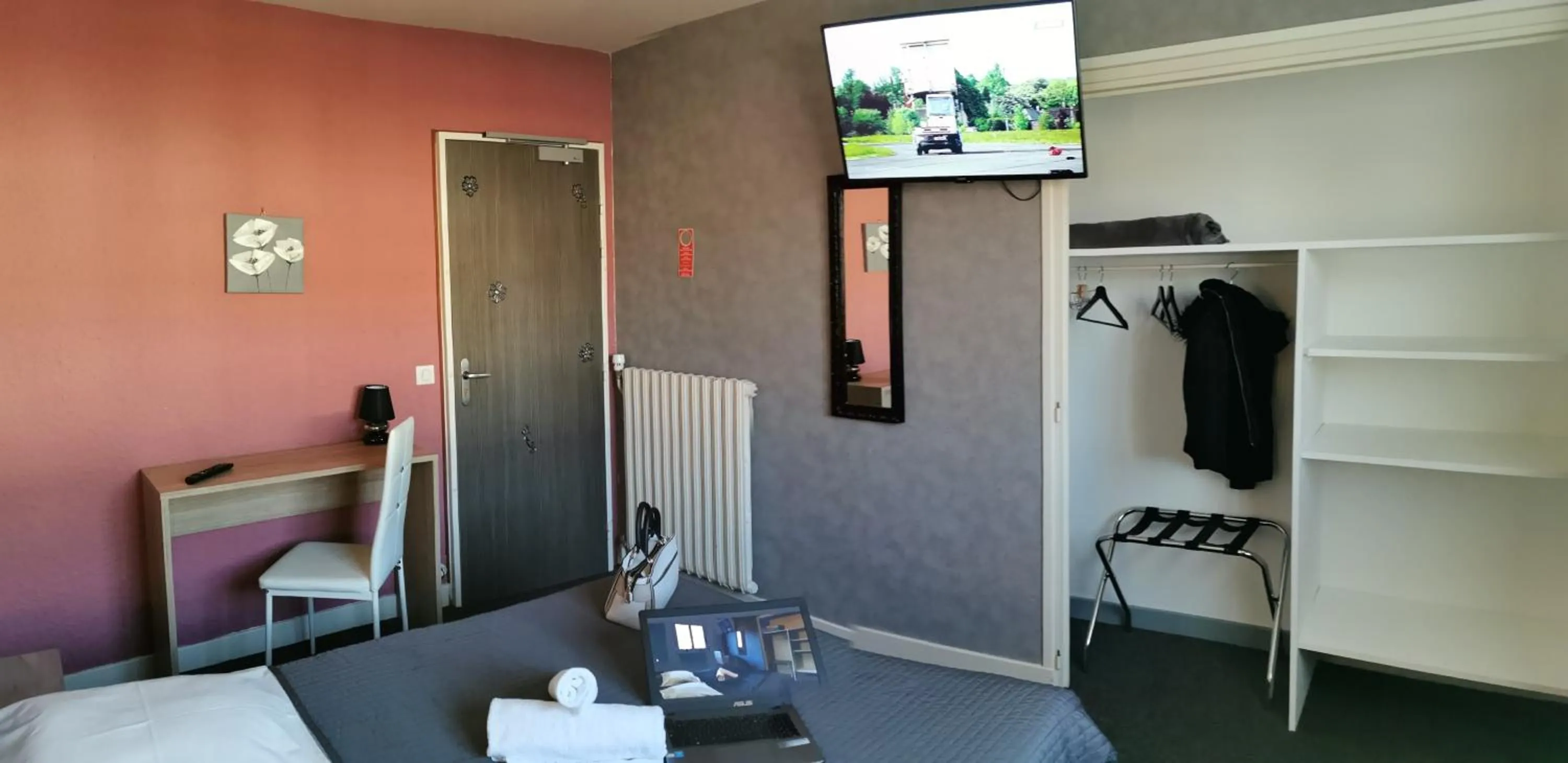 Photo of the whole room in La Vieille Ferme