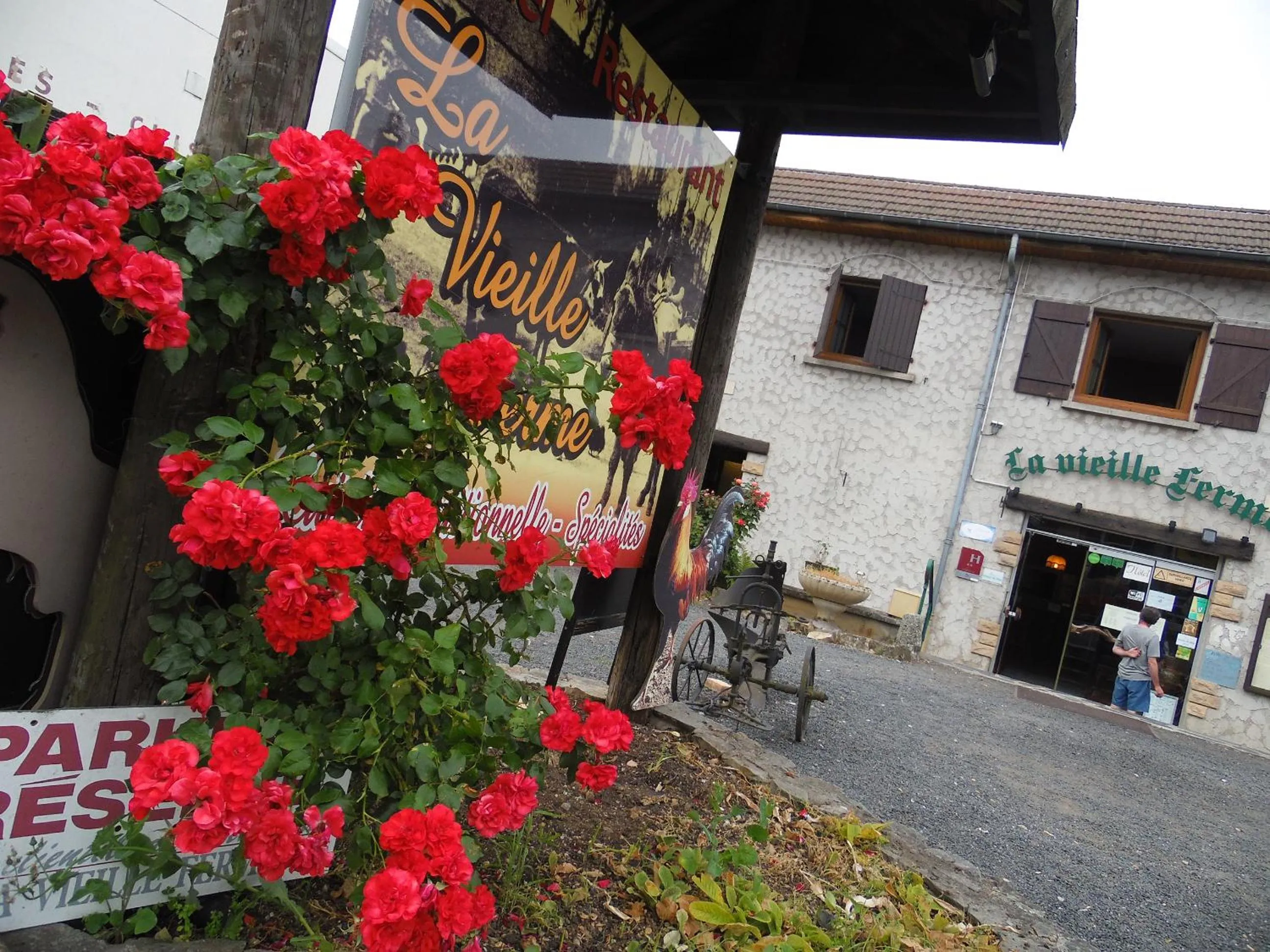 Facade/entrance in La Vieille Ferme