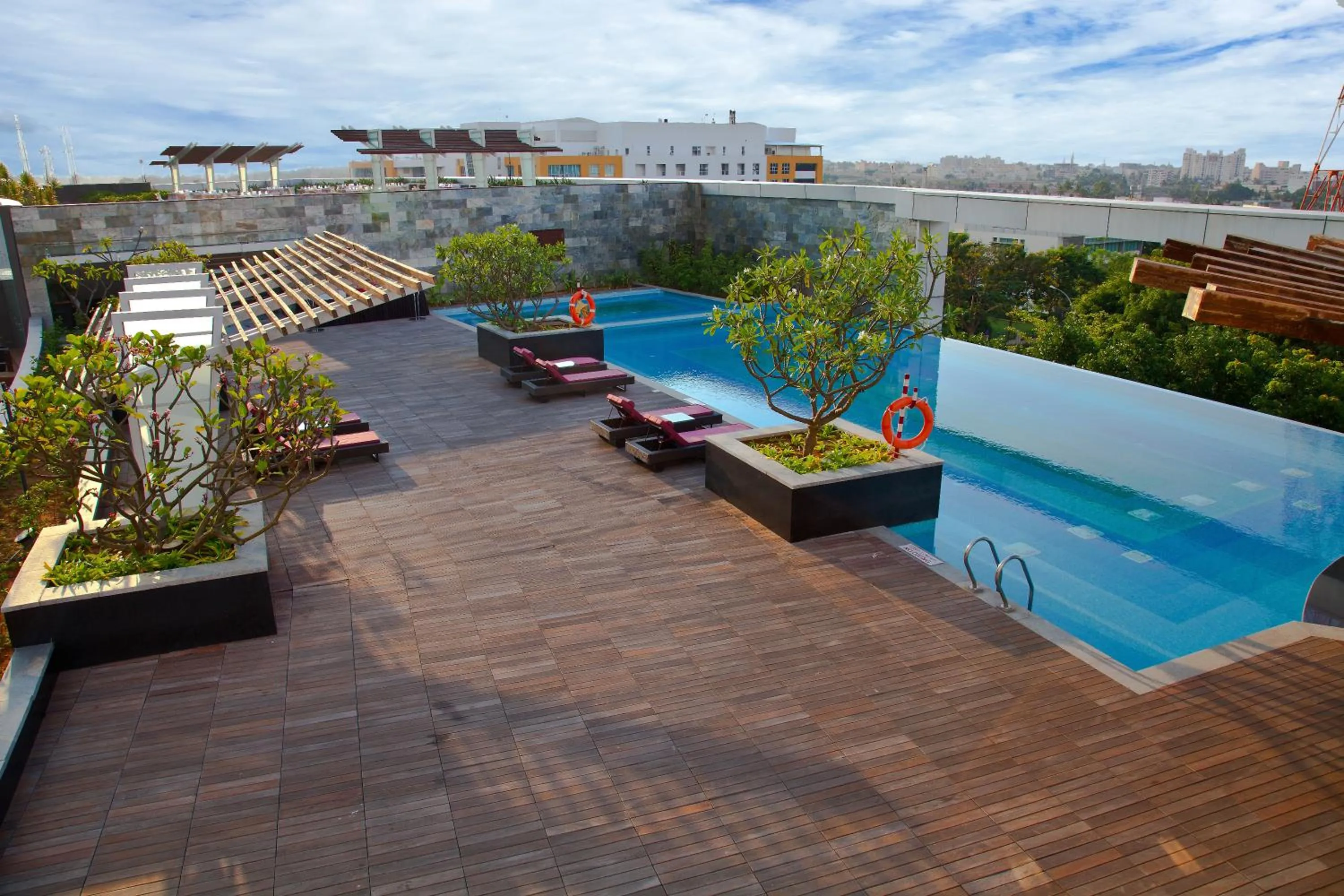 Swimming pool in The Oterra