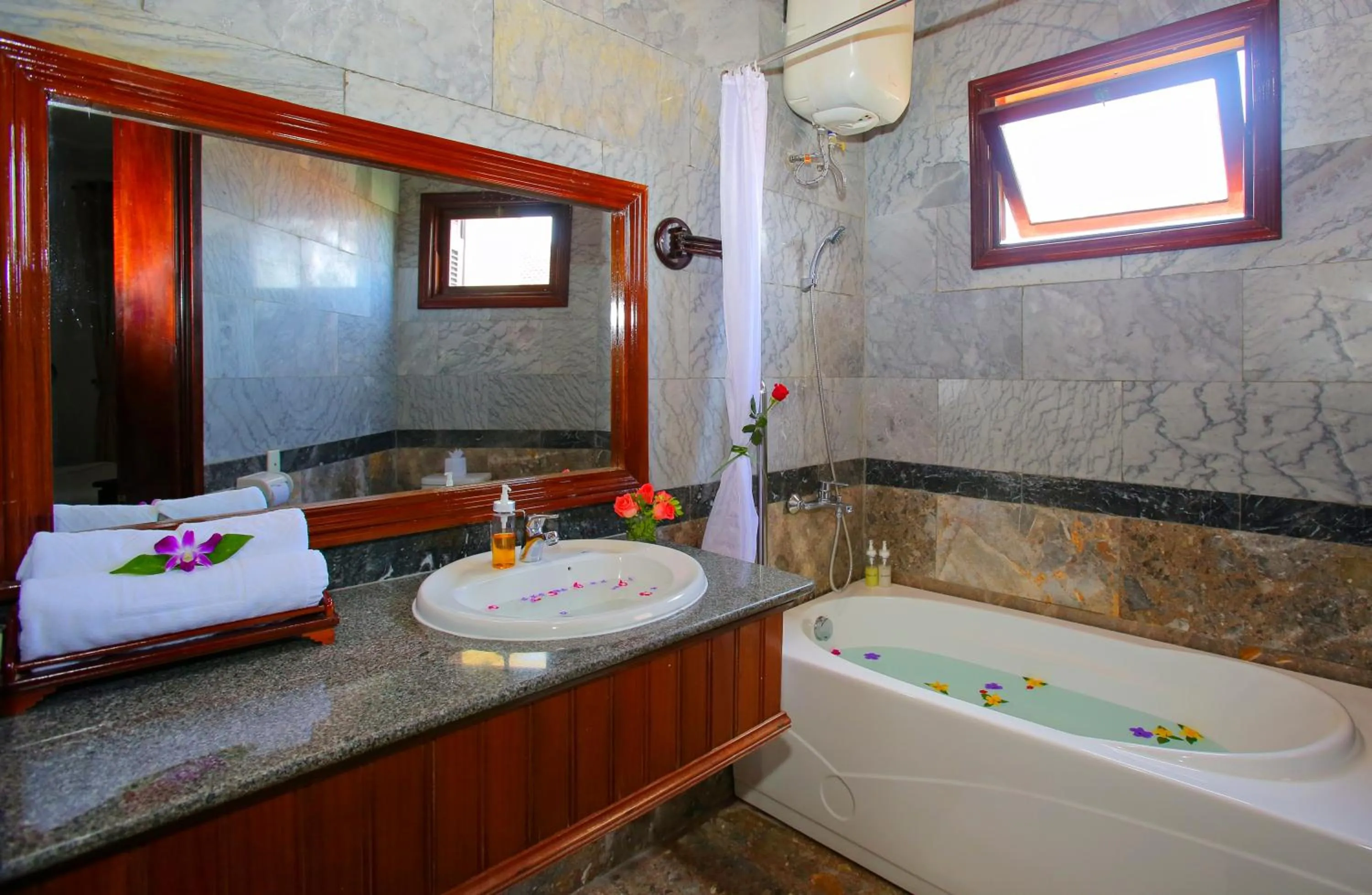 Shower in Oriental Boutique Hoi An