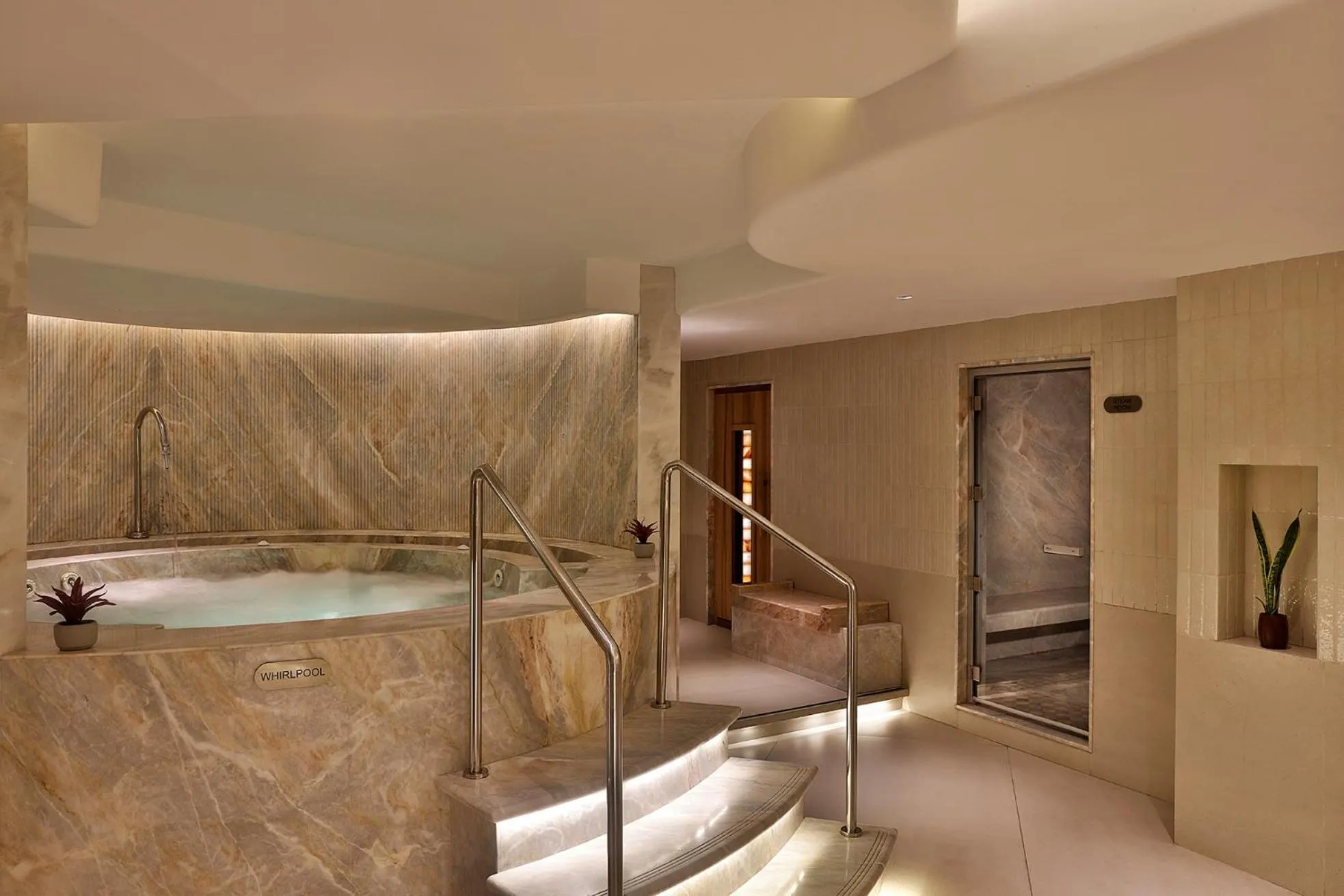 Hot Tub in Shangri-La Eros New Delhi