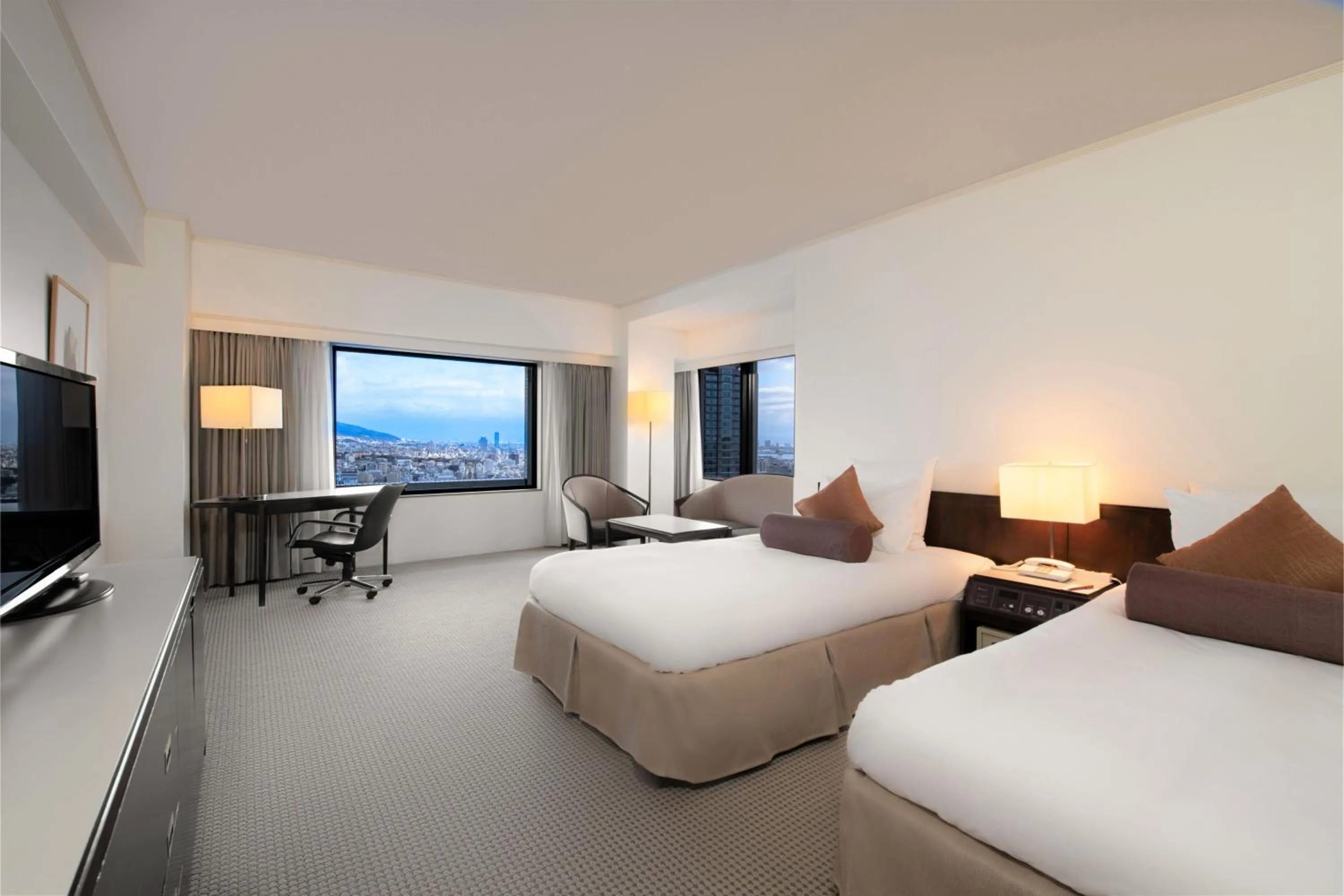 Photo of the whole room, Bed in ANA Crowne Plaza Kobe by IHG