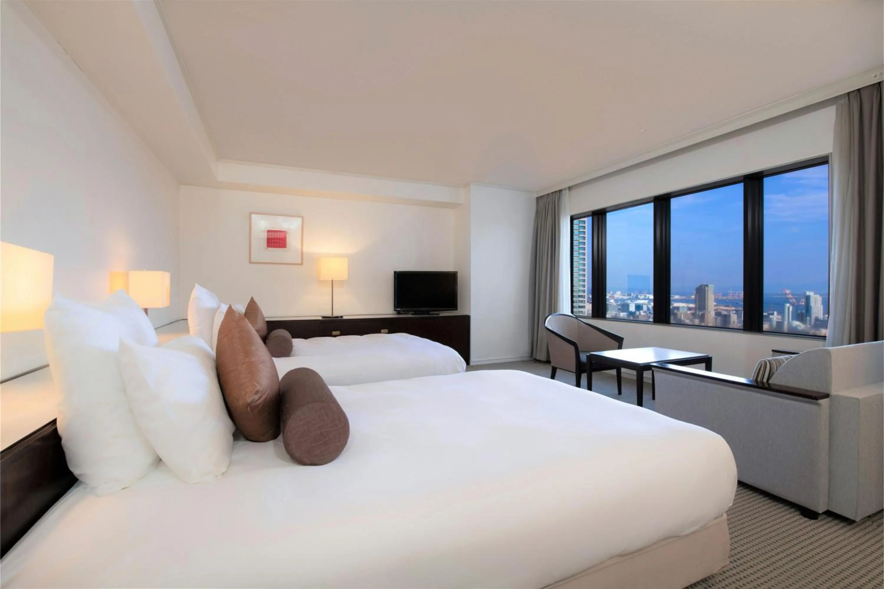 Photo of the whole room, Bed in ANA Crowne Plaza Kobe by IHG