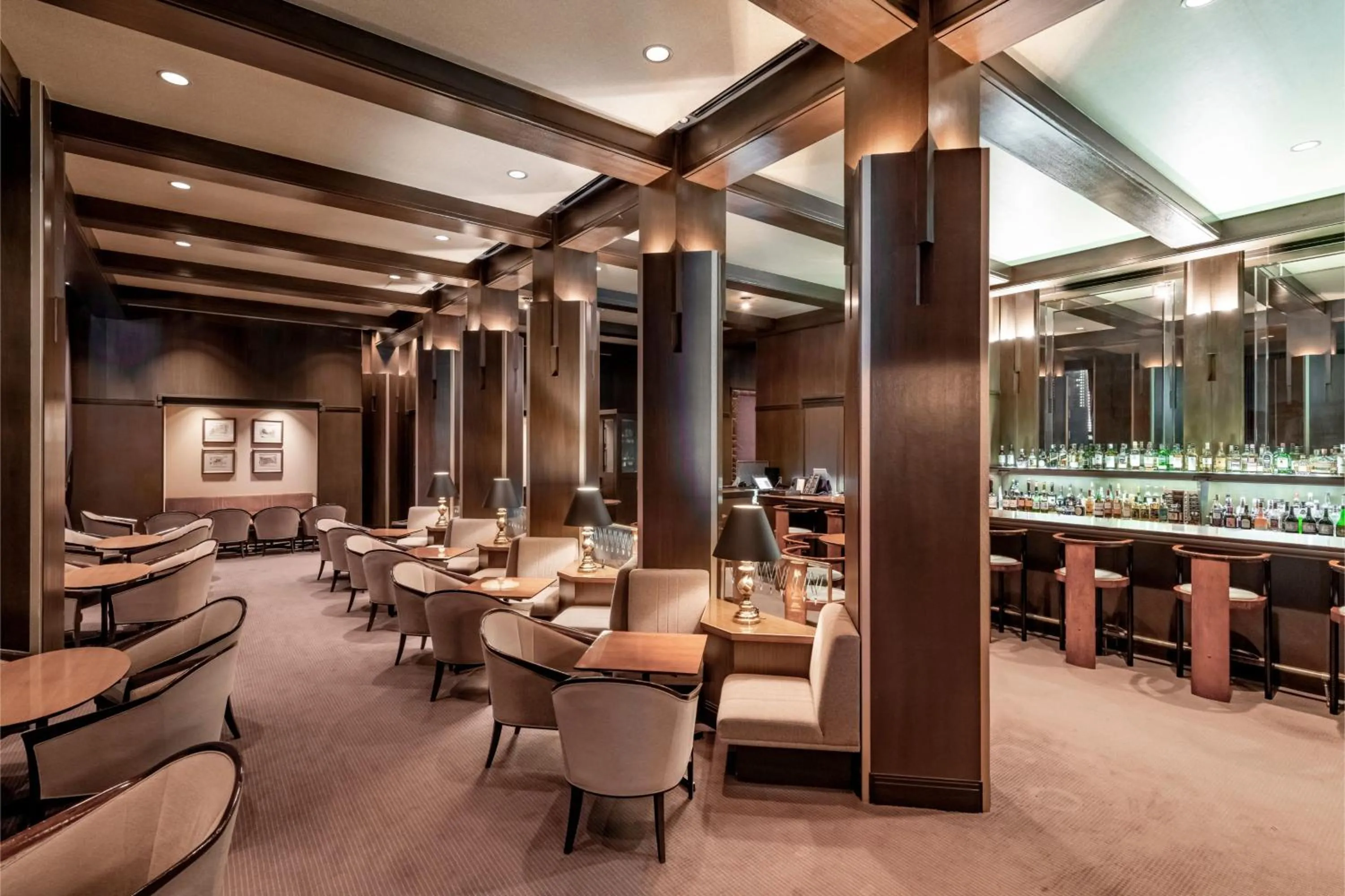 Lounge or bar in ANA Crowne Plaza Kobe by IHG