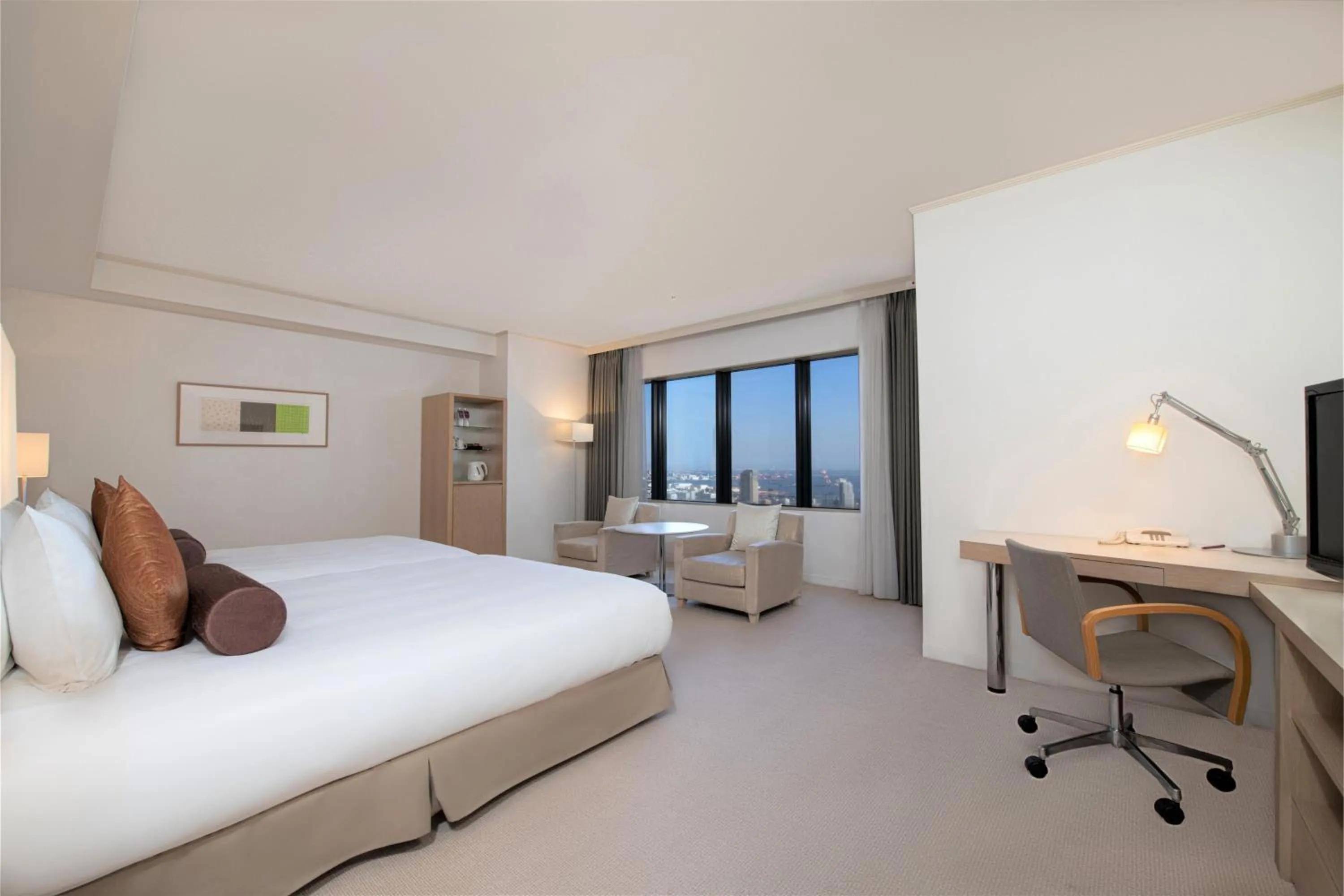 Photo of the whole room, Bed in ANA Crowne Plaza Kobe by IHG