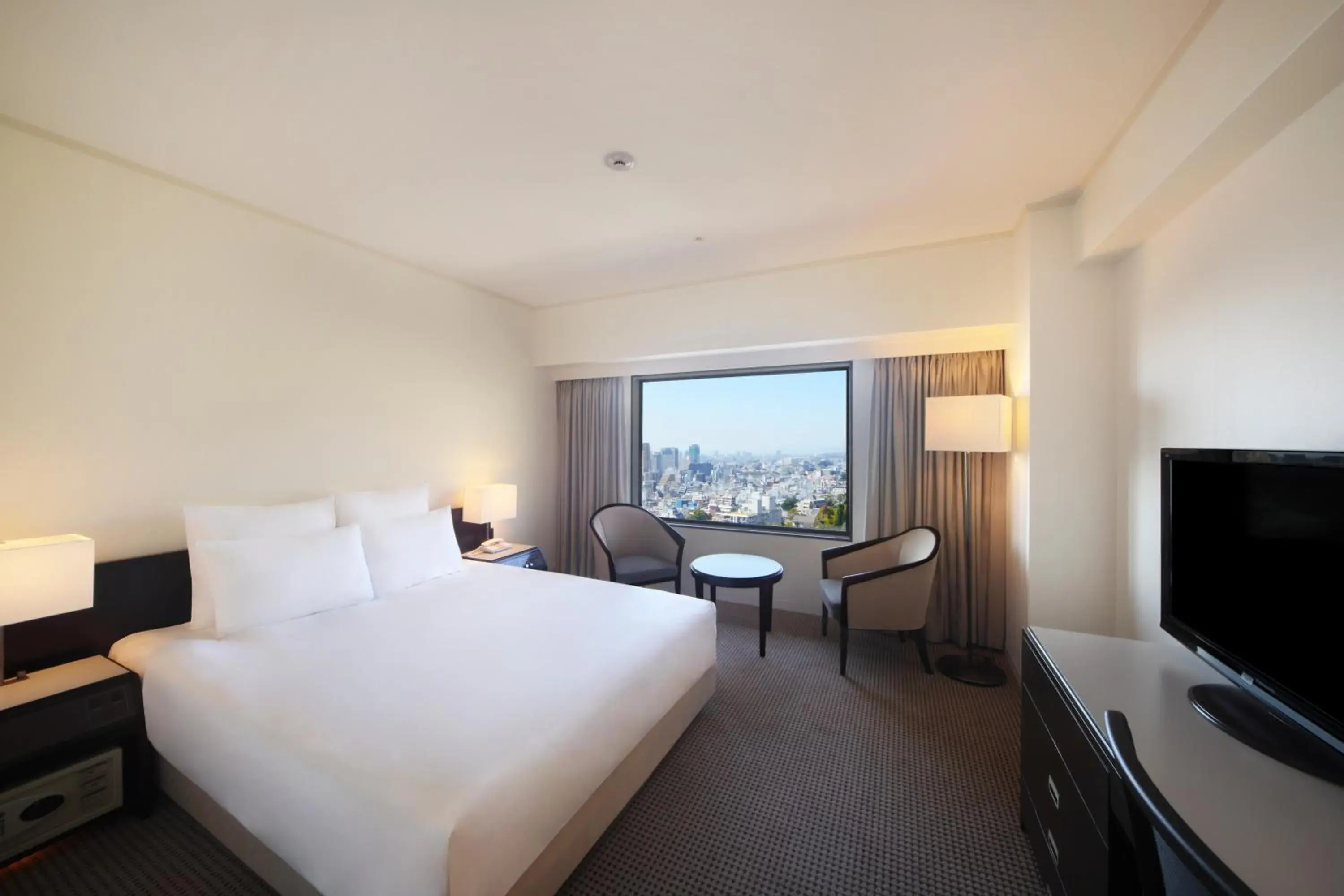Bed in ANA Crowne Plaza Kobe by IHG Bed in ANA Crowne Plaza Kobe by IHG