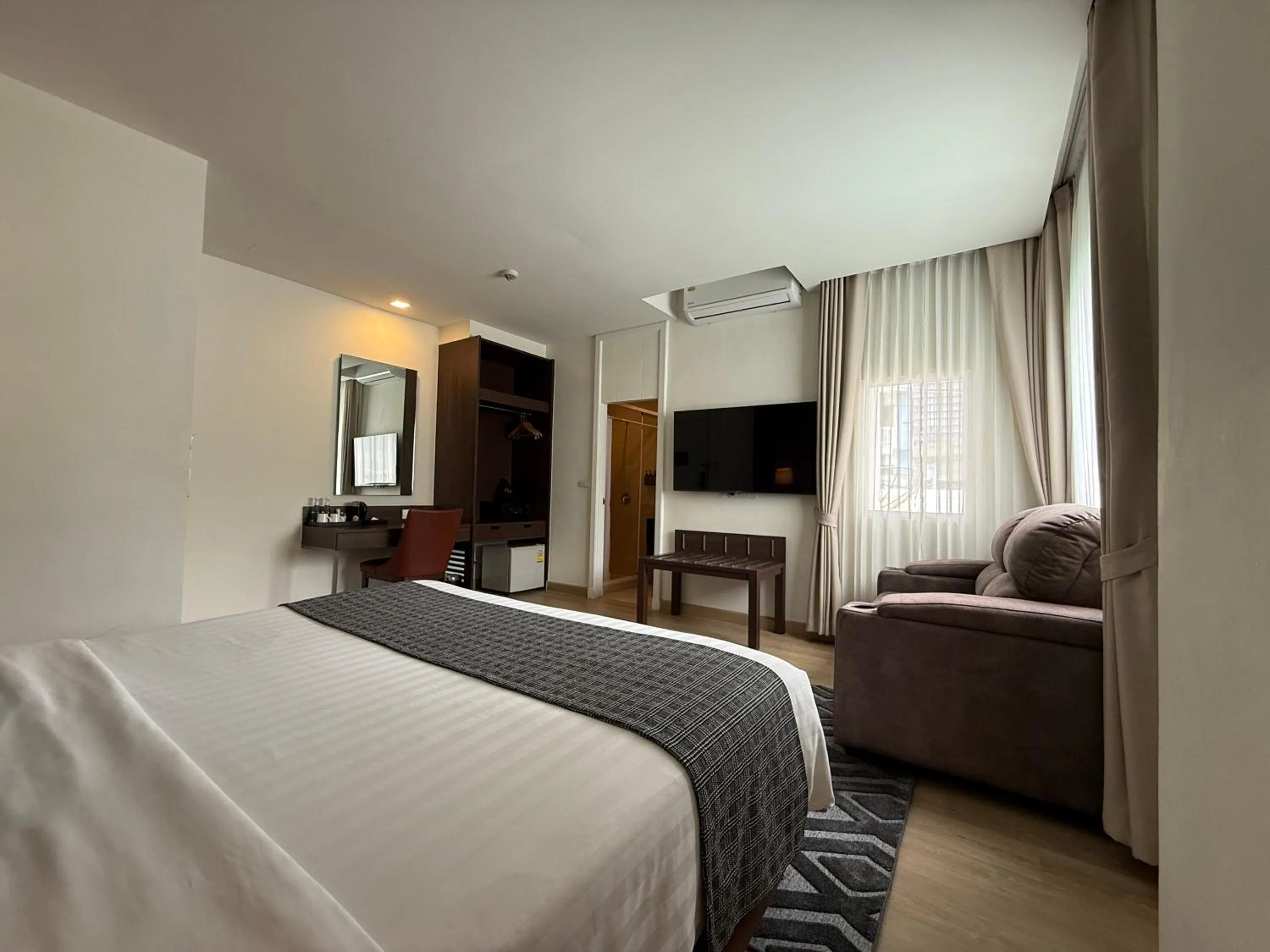 Photo of the whole room, Bed in The Legacy Hotel Nana Sukhumvit, Aspira Collection