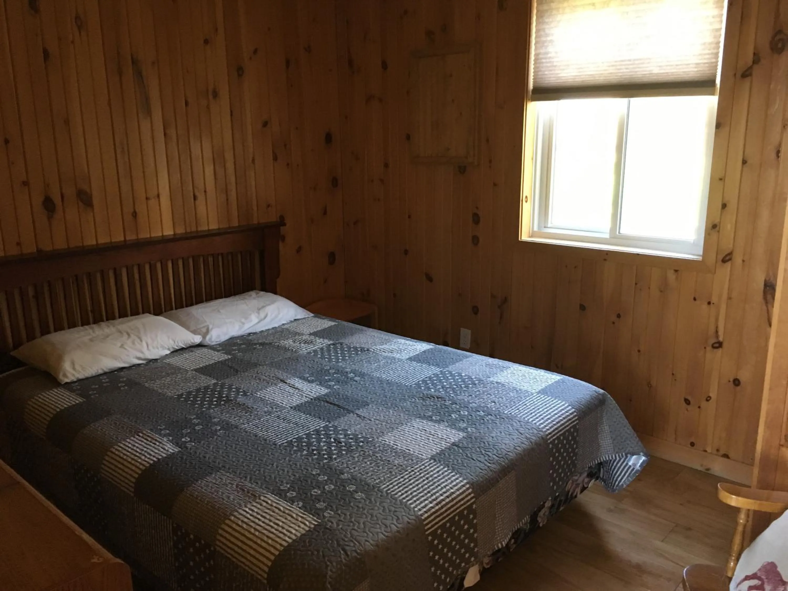 Bed in Merland Park Cottages and Motel