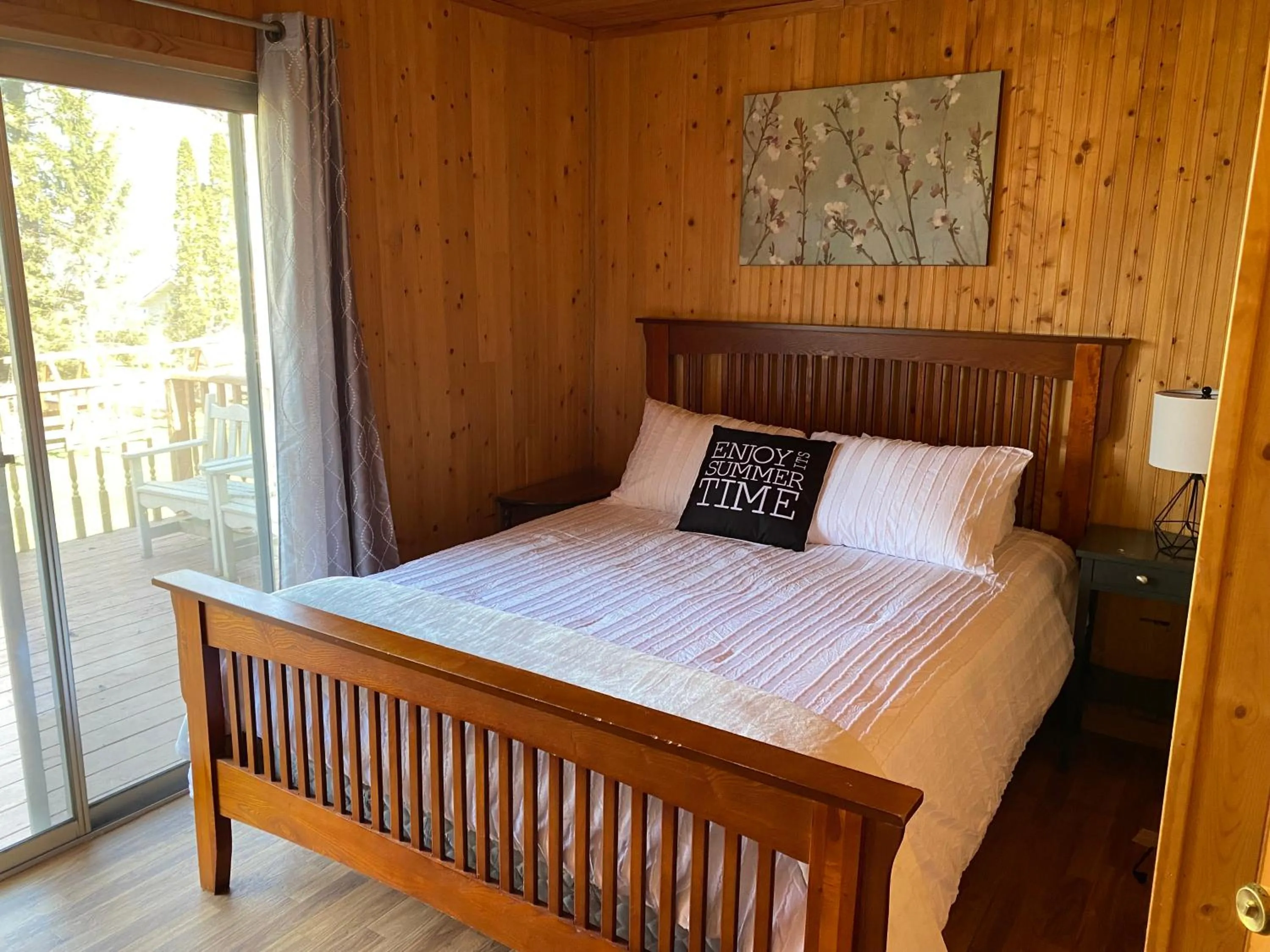 Bed in Merland Park Cottages and Motel