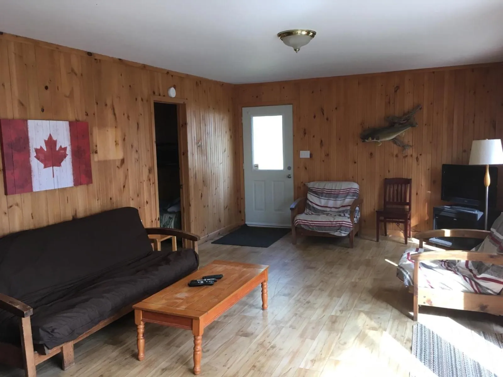 TV and multimedia in Merland Park Cottages and Motel