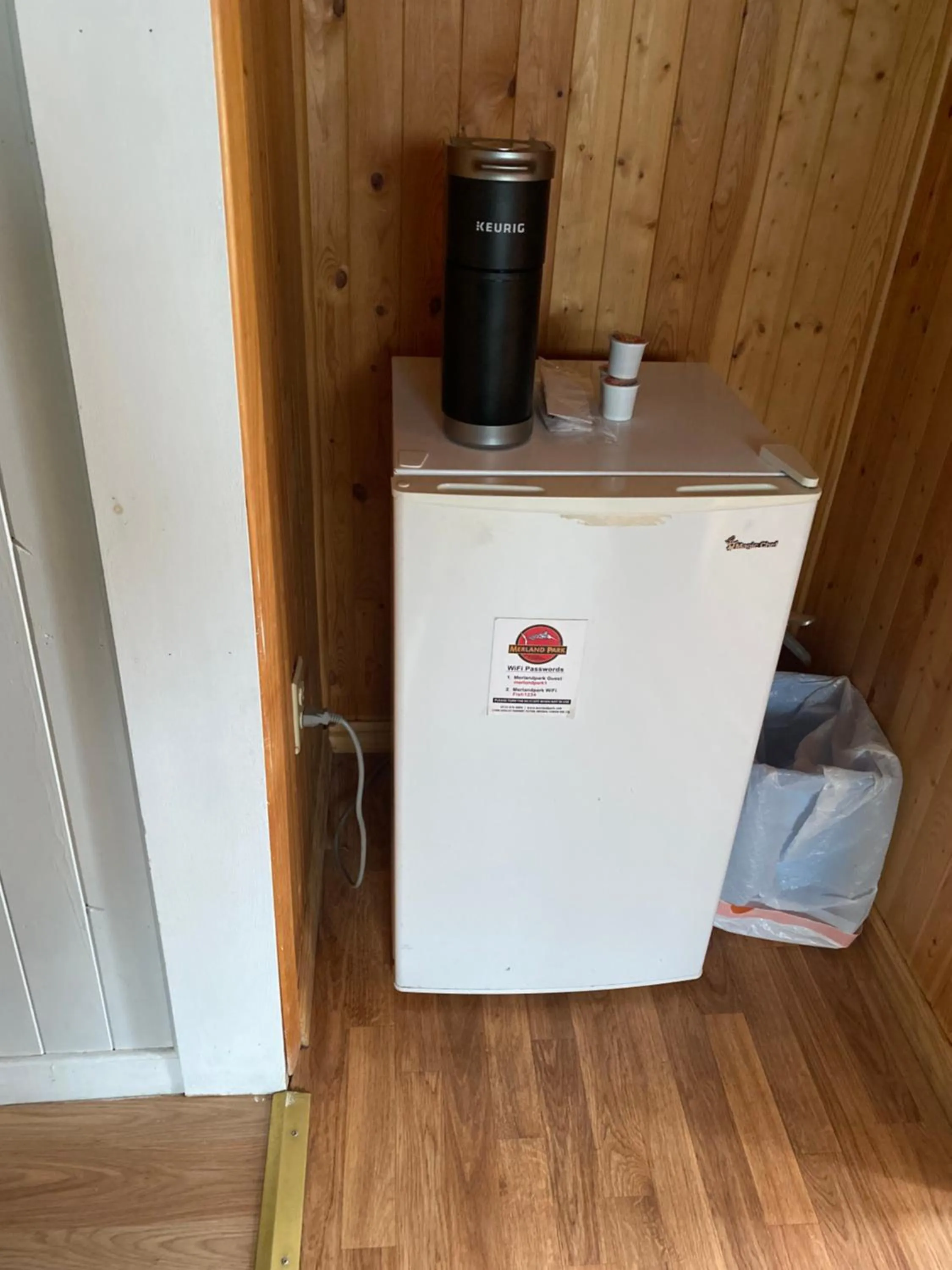 Coffee/tea facilities in Merland Park Cottages and Motel