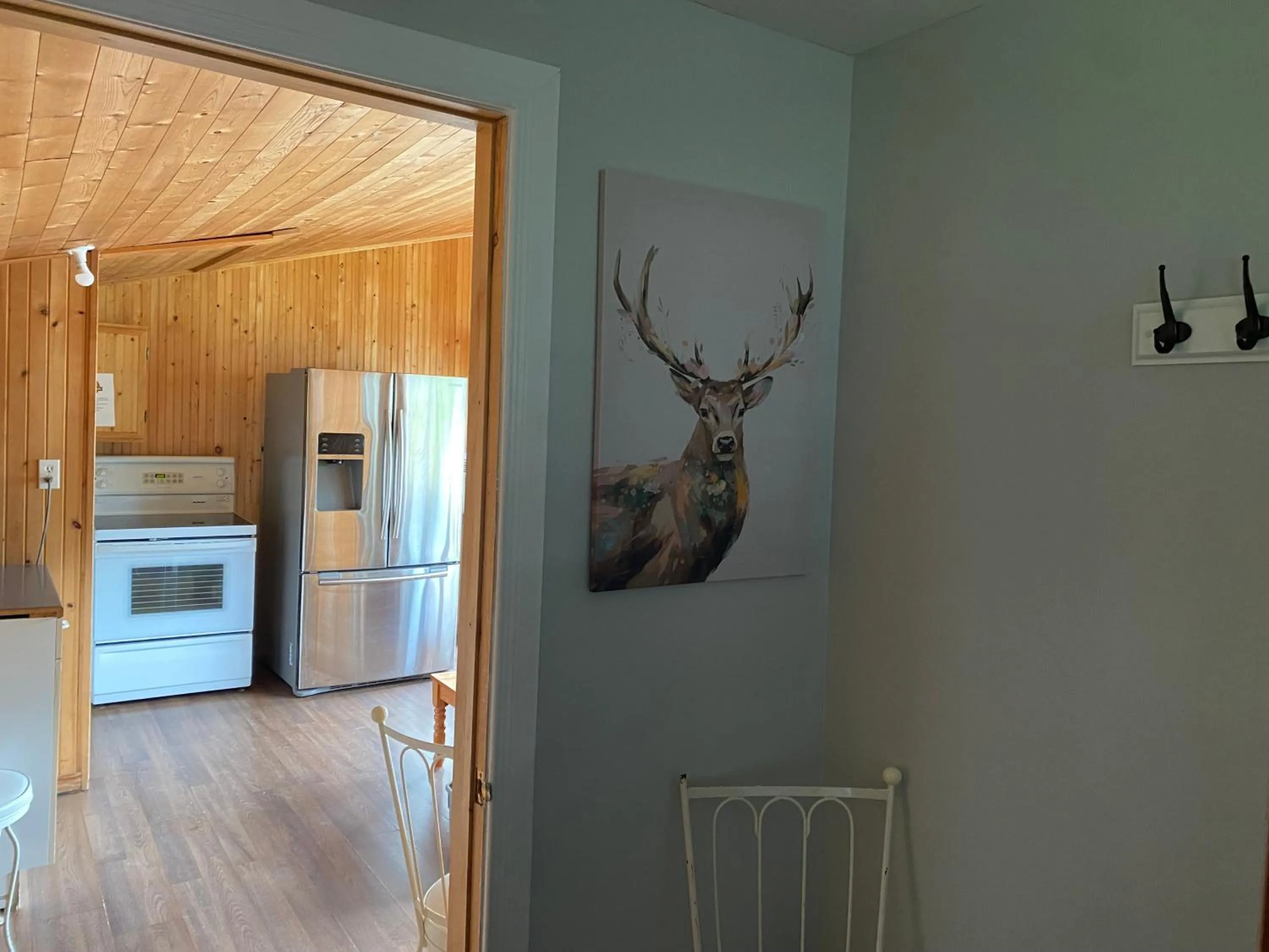 Kitchen or kitchenette in Merland Park Cottages and Motel